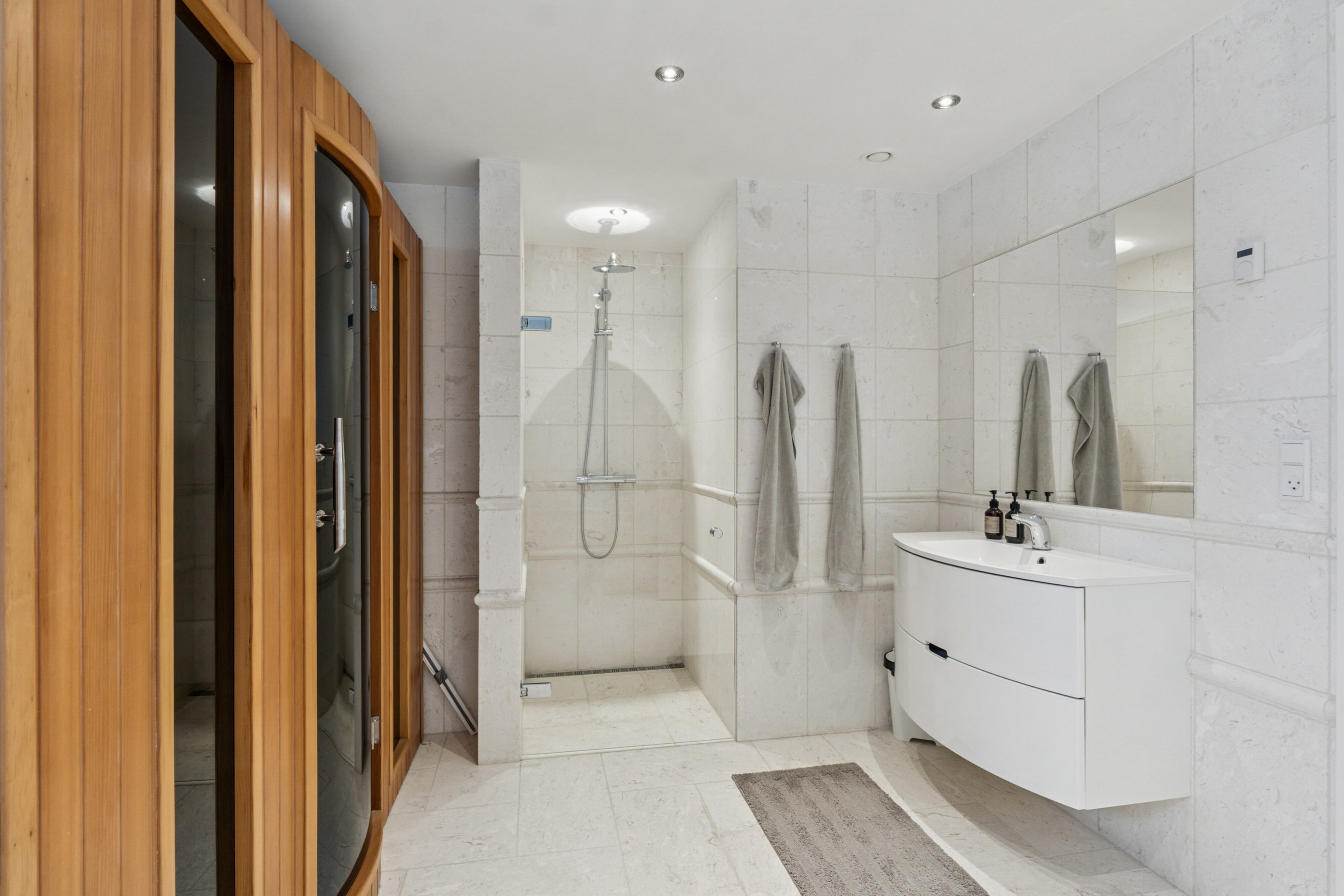 Fremhævet badeværelse billede i fuldskærmstilstand. Billede af Holbækvej 104, 4000 Roskilde