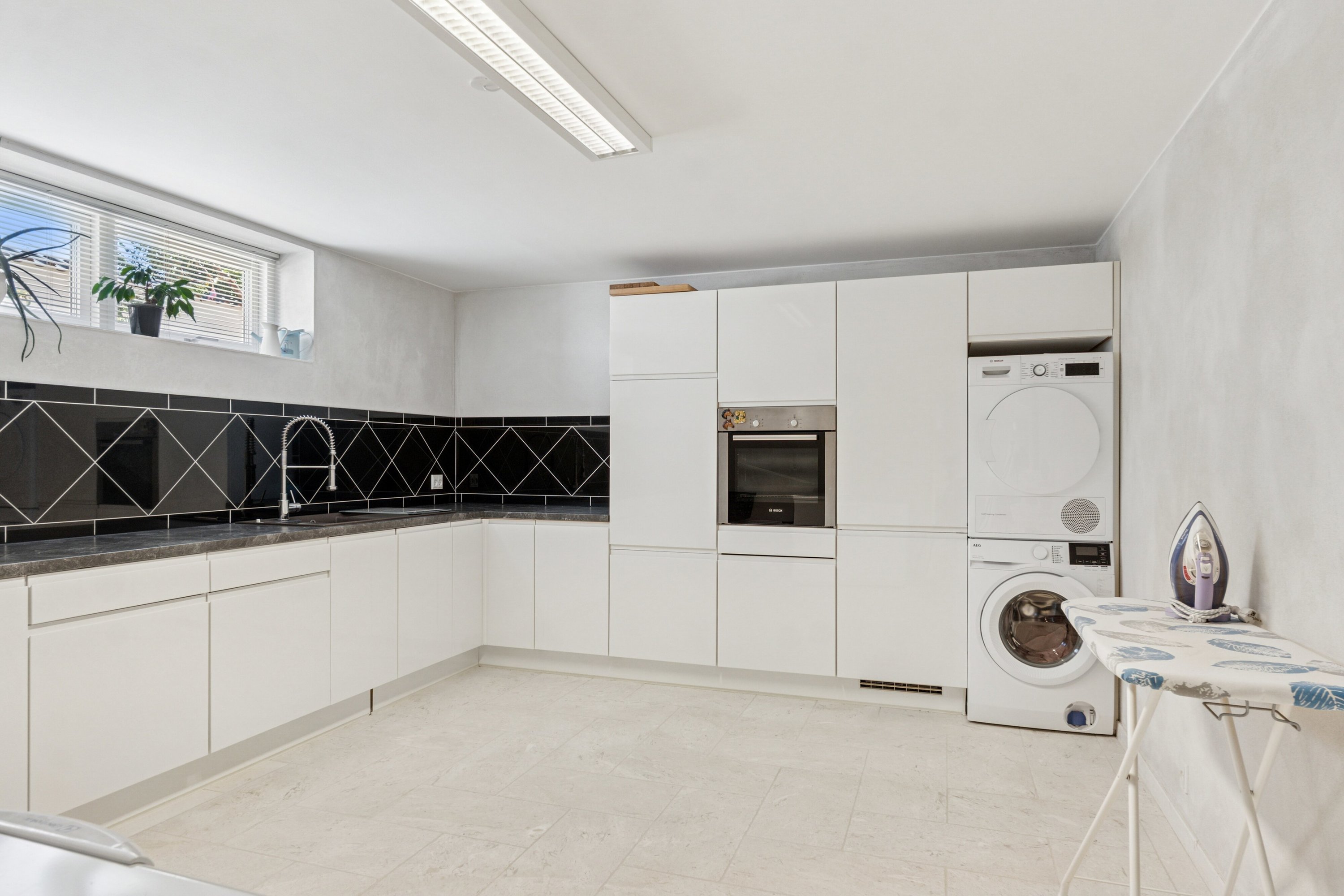 Fremhævet køkken billede i fuldskærmstilstand. Billede af Holbækvej 104, 4000 Roskilde