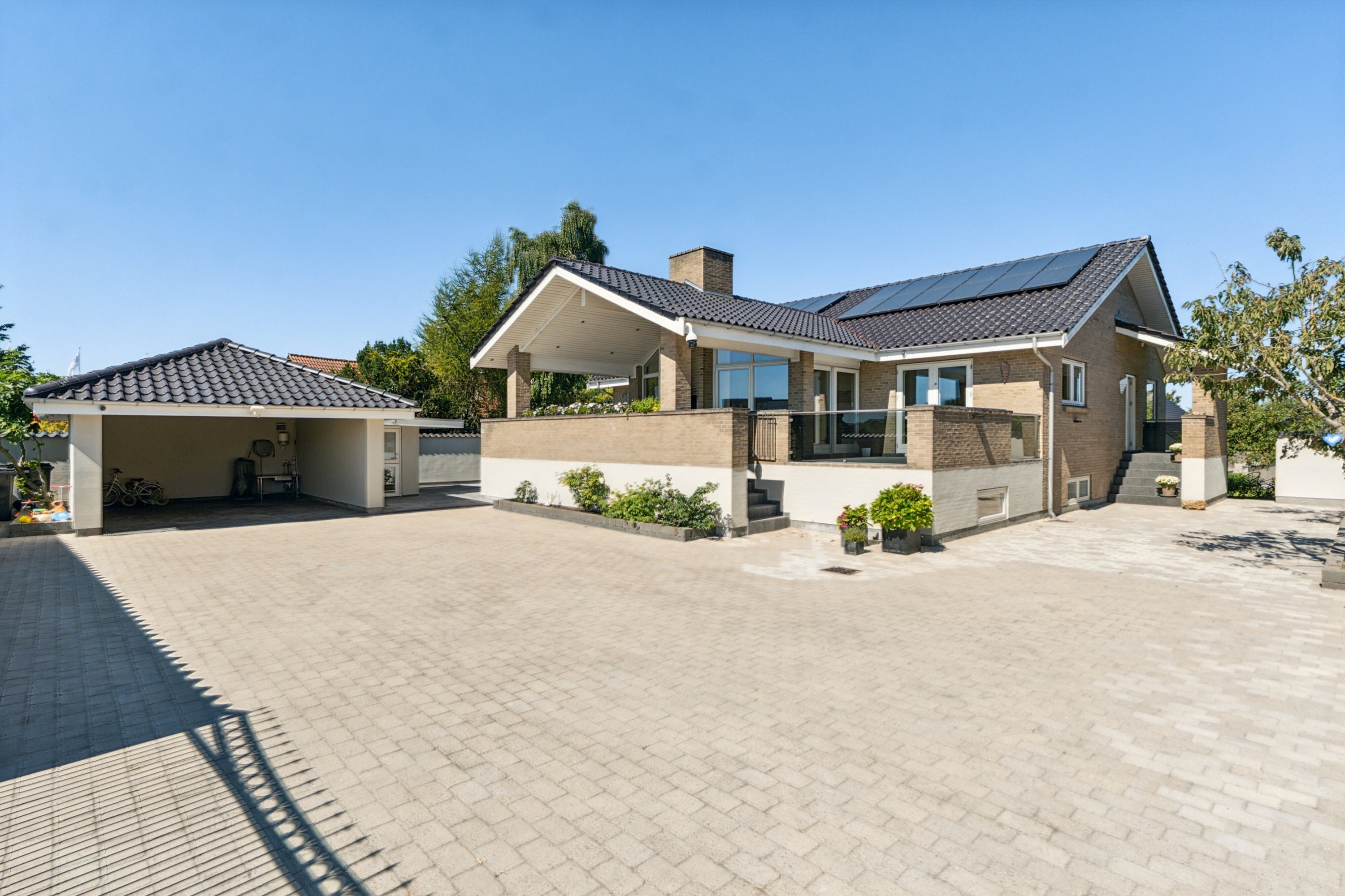 Fremhævet set fra vejen billede i fuldskærmstilstand. Billede af Holbækvej 104, 4000 Roskilde