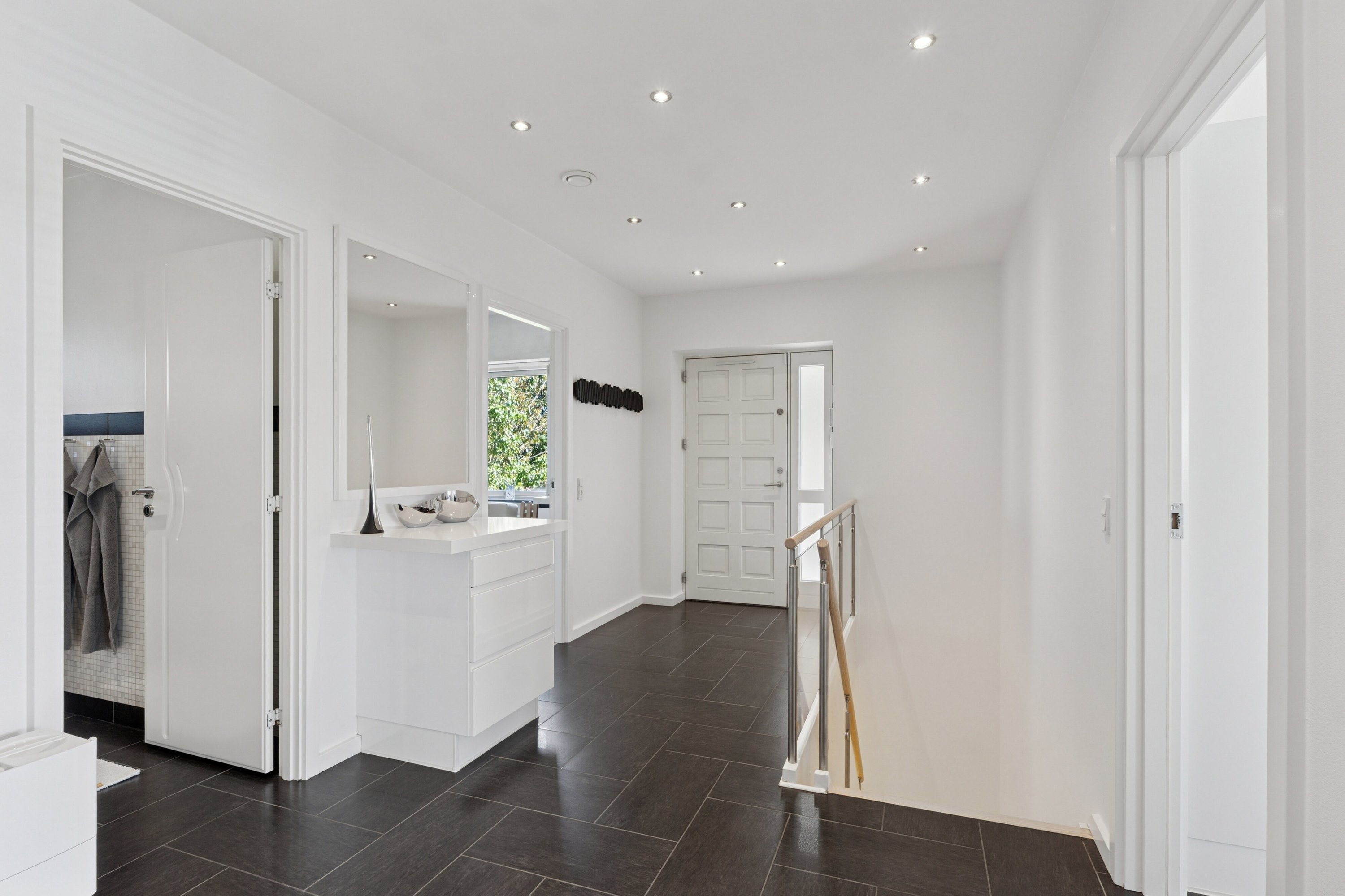 Fremhævet gang billede i fuldskærmstilstand. Billede af Holbækvej 104, 4000 Roskilde