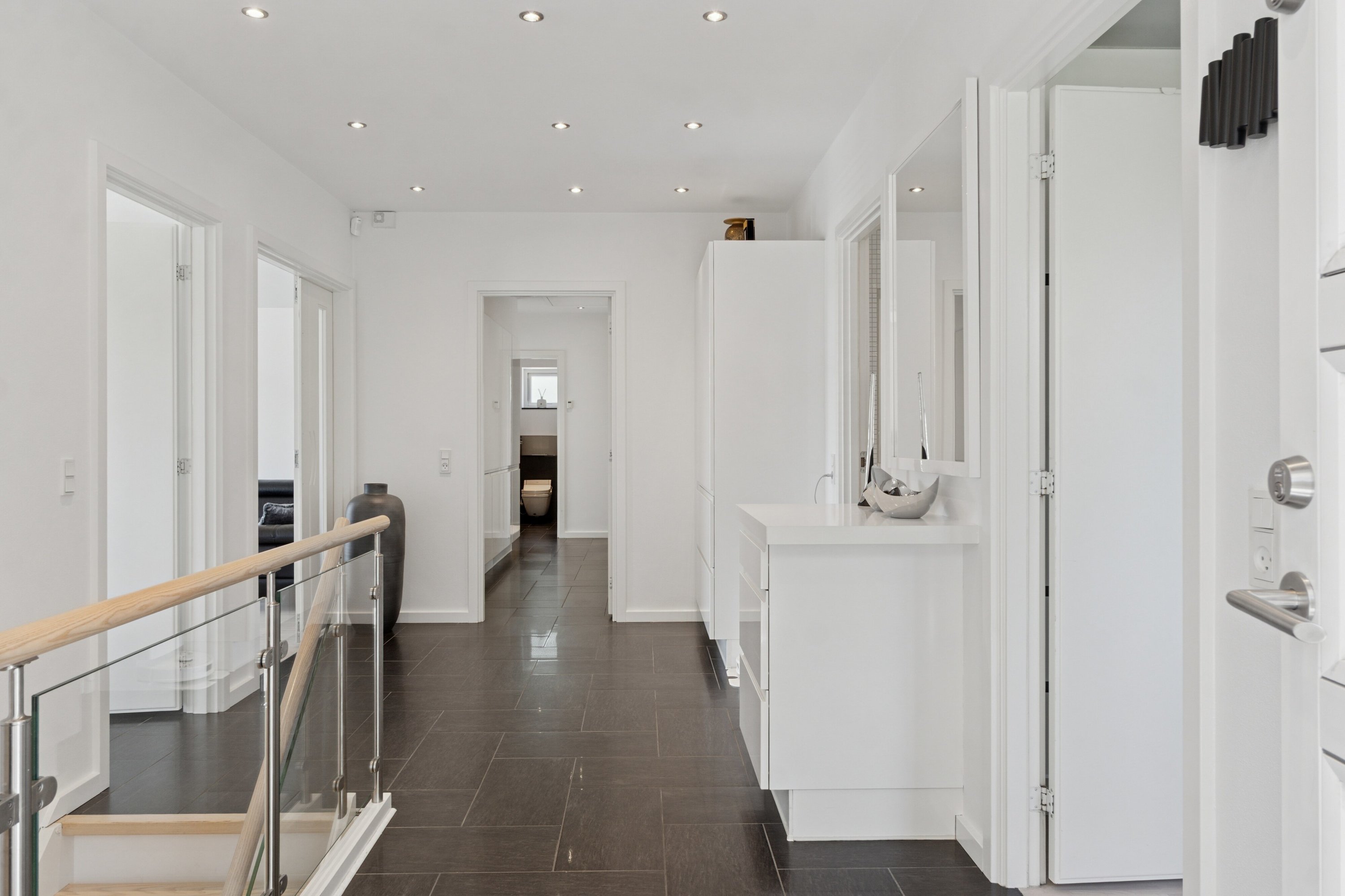 Fremhævet gang billede i fuldskærmstilstand. Billede af Holbækvej 104, 4000 Roskilde