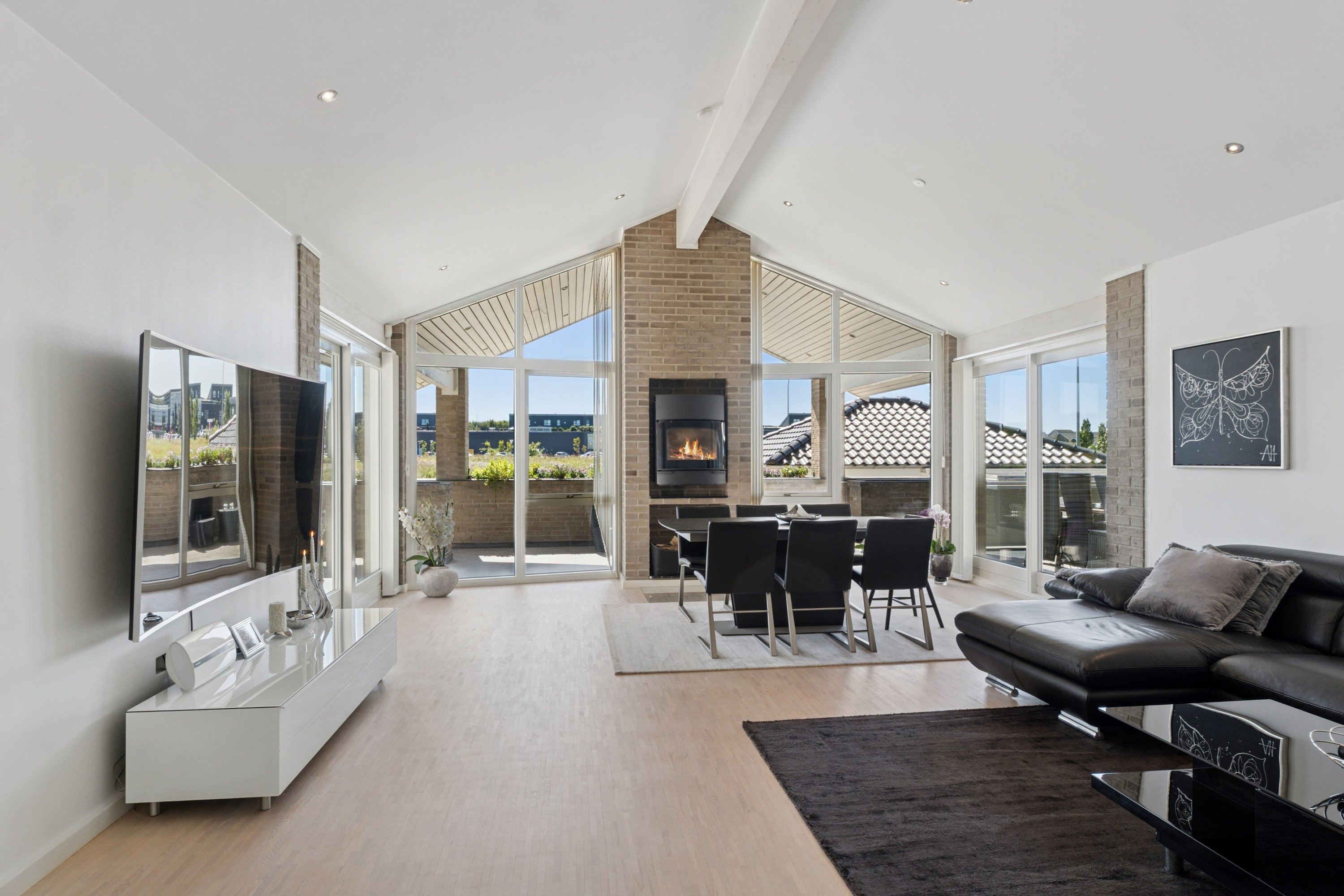 Fremhævet stue billede i fuldskærmstilstand. Billede af Holbækvej 104, 4000 Roskilde