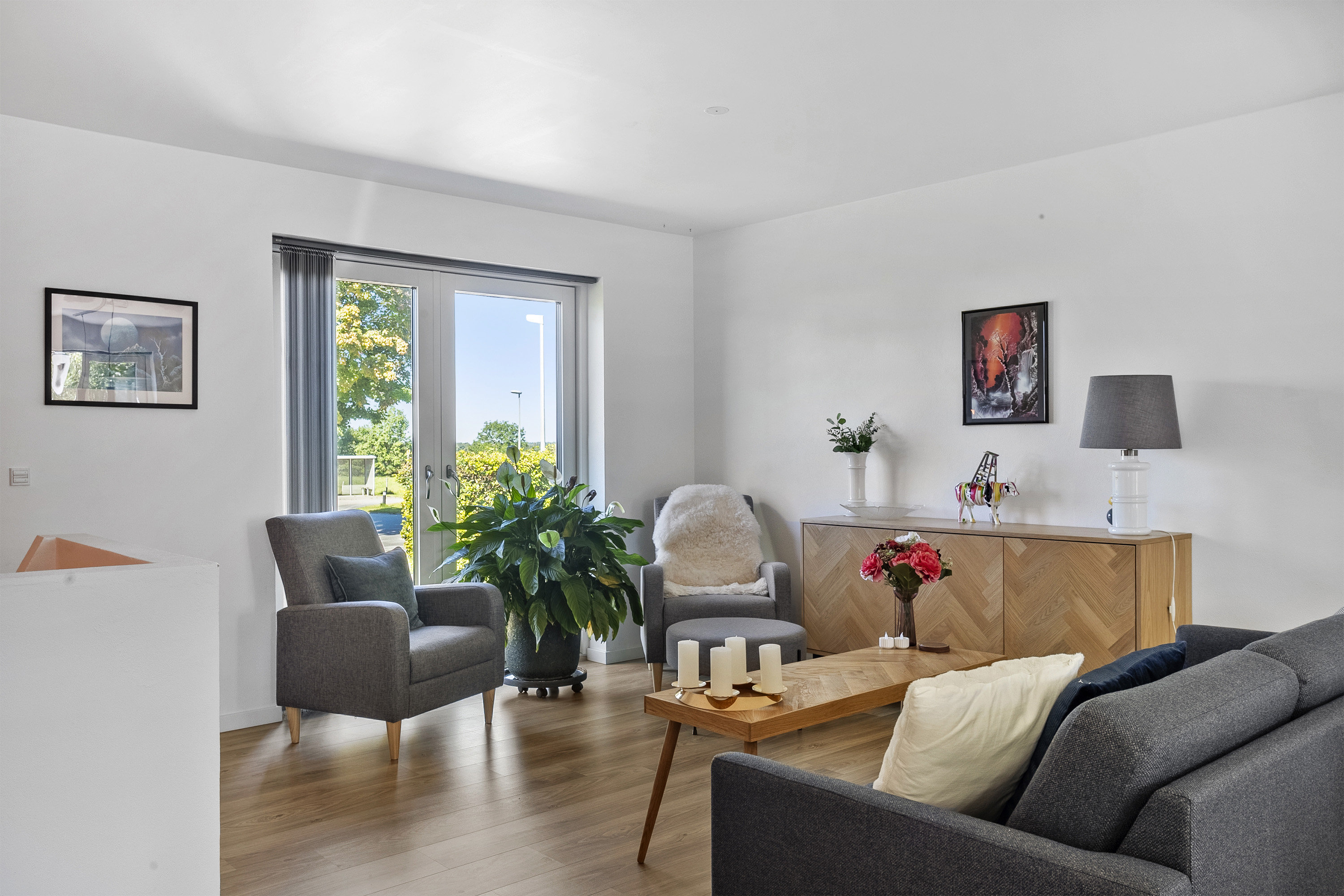 Fremhævet stue billede i fuldskærmstilstand. Billede af Kronborgvej 56, Veerst, 6600 Vejen