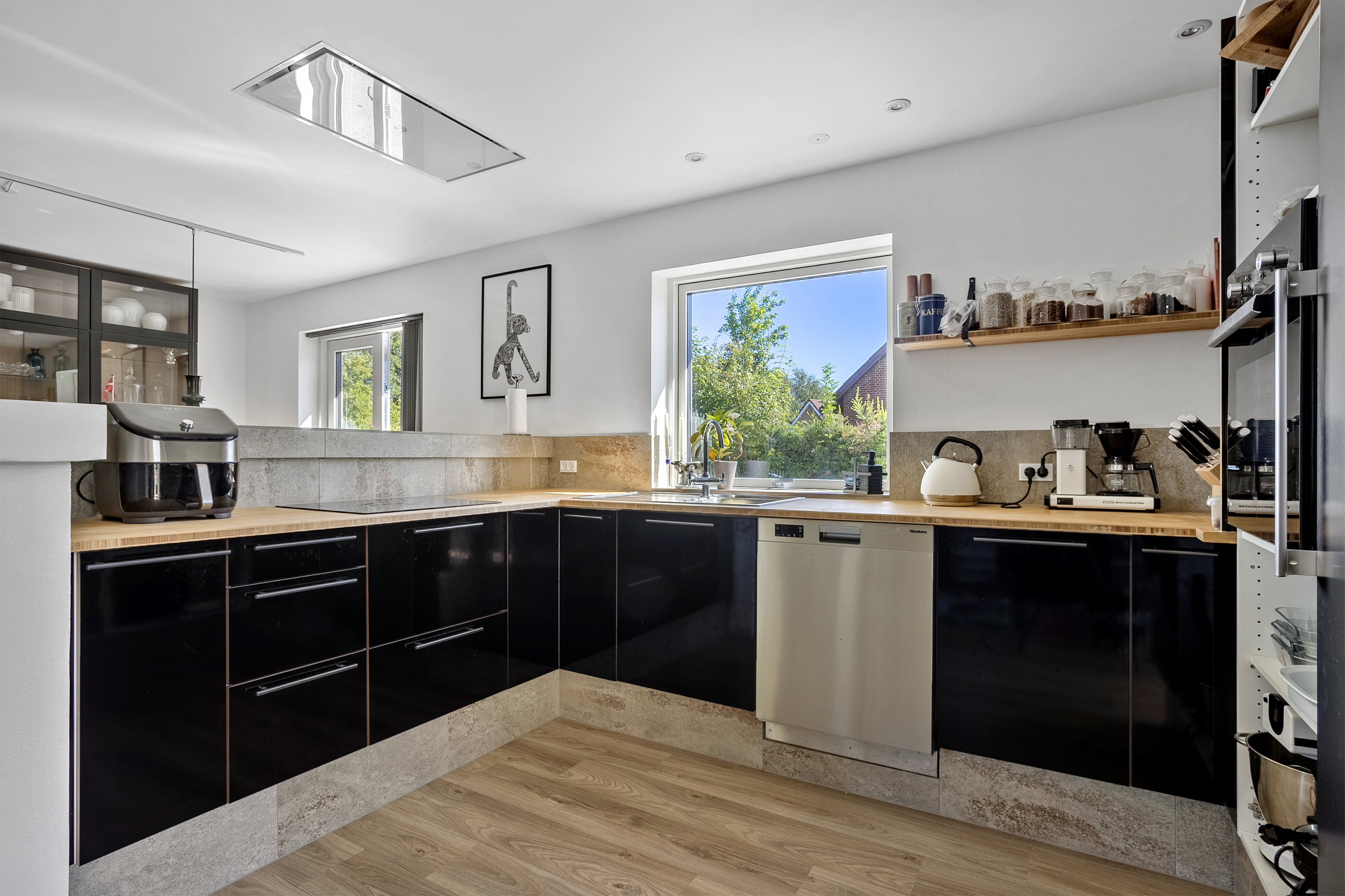 Fremhævet køkken billede i fuldskærmstilstand. Billede af Kronborgvej 56, Veerst, 6600 Vejen