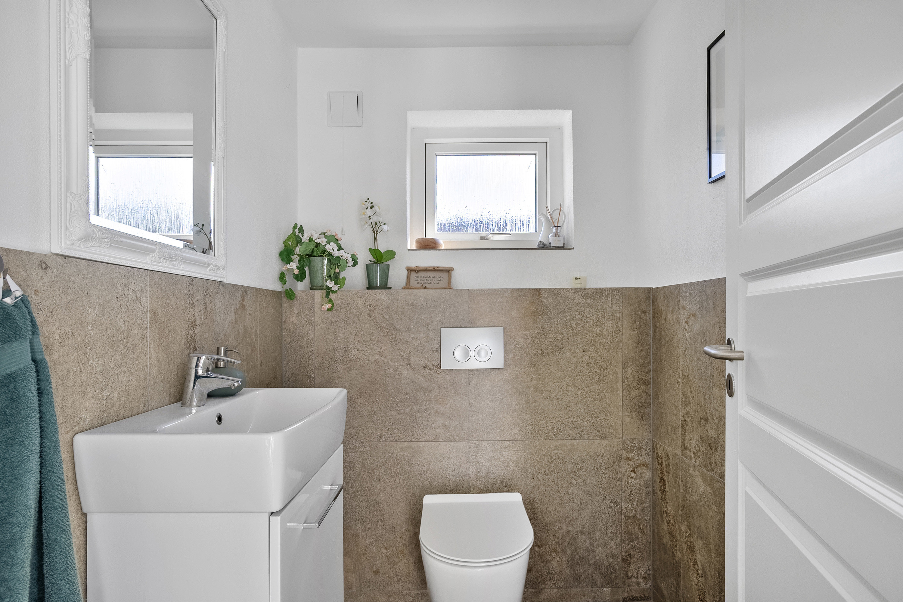 Fremhævet toilet billede i fuldskærmstilstand. Billede af Kronborgvej 56, Veerst, 6600 Vejen