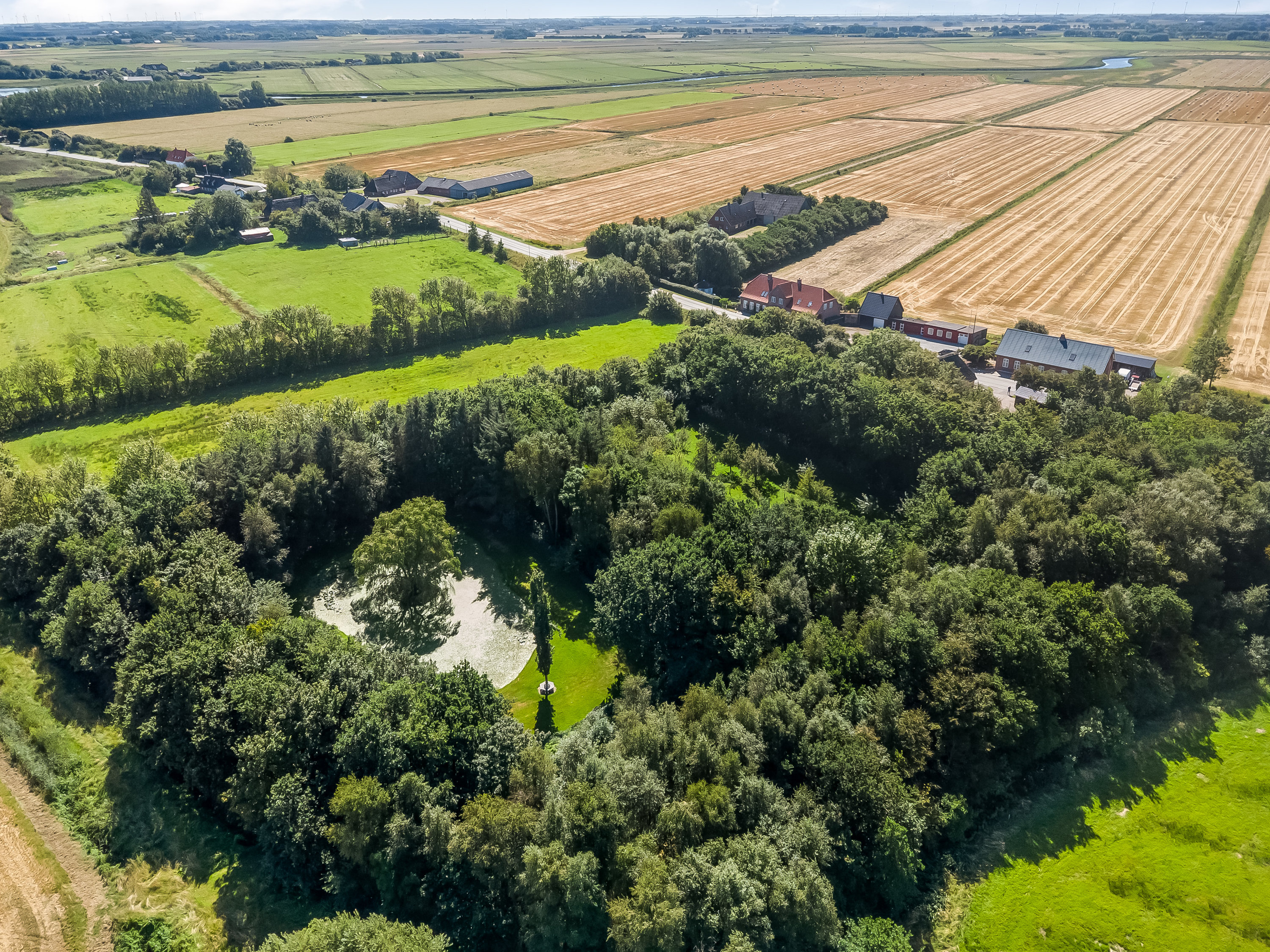 Fremhævet luftfoto billede i fuldskærmstilstand. Billede af Rudbølvej 3, 6280 Højer
