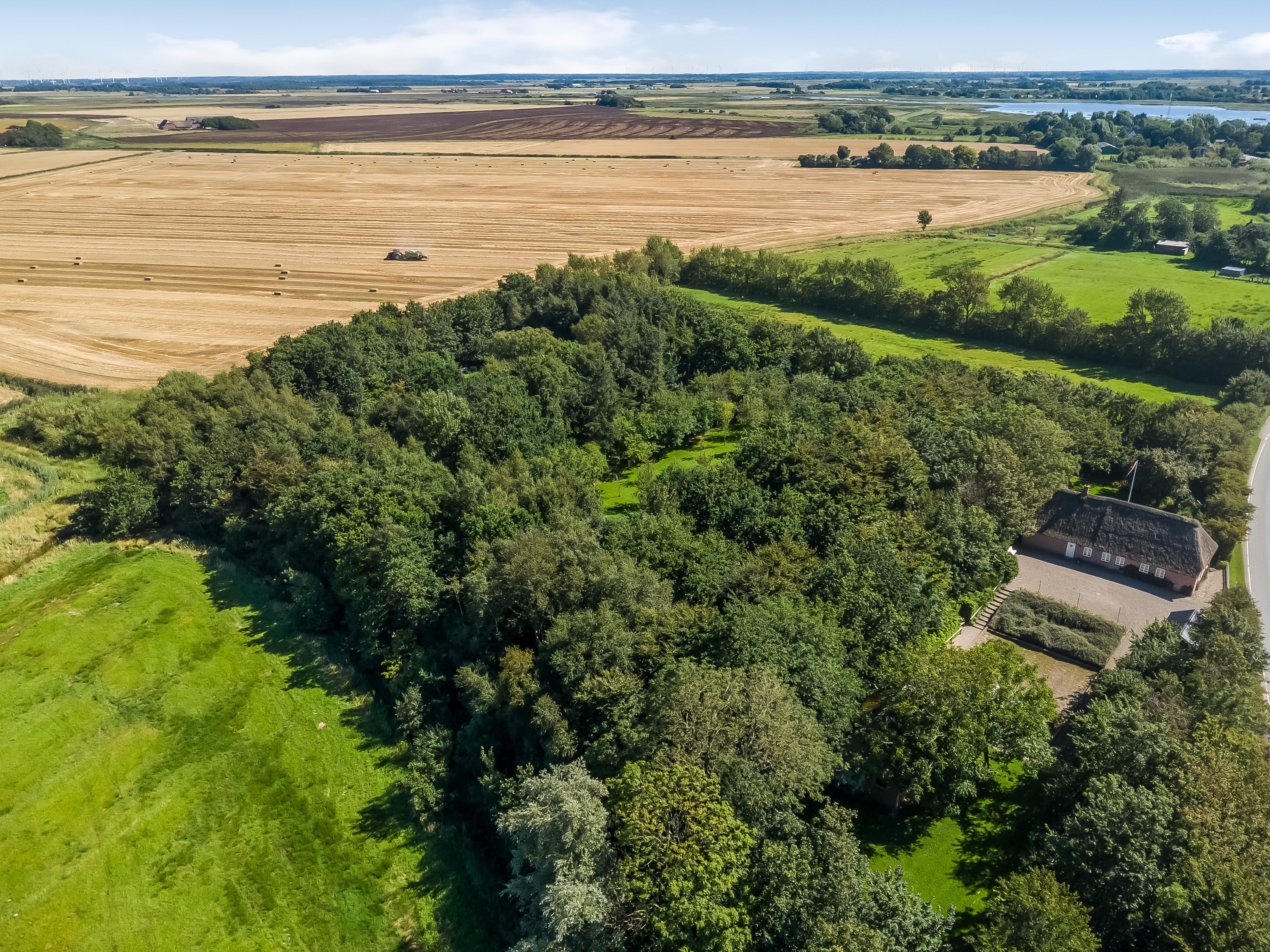 Fremhævet luftfoto billede i fuldskærmstilstand. Billede af Rudbølvej 3, 6280 Højer