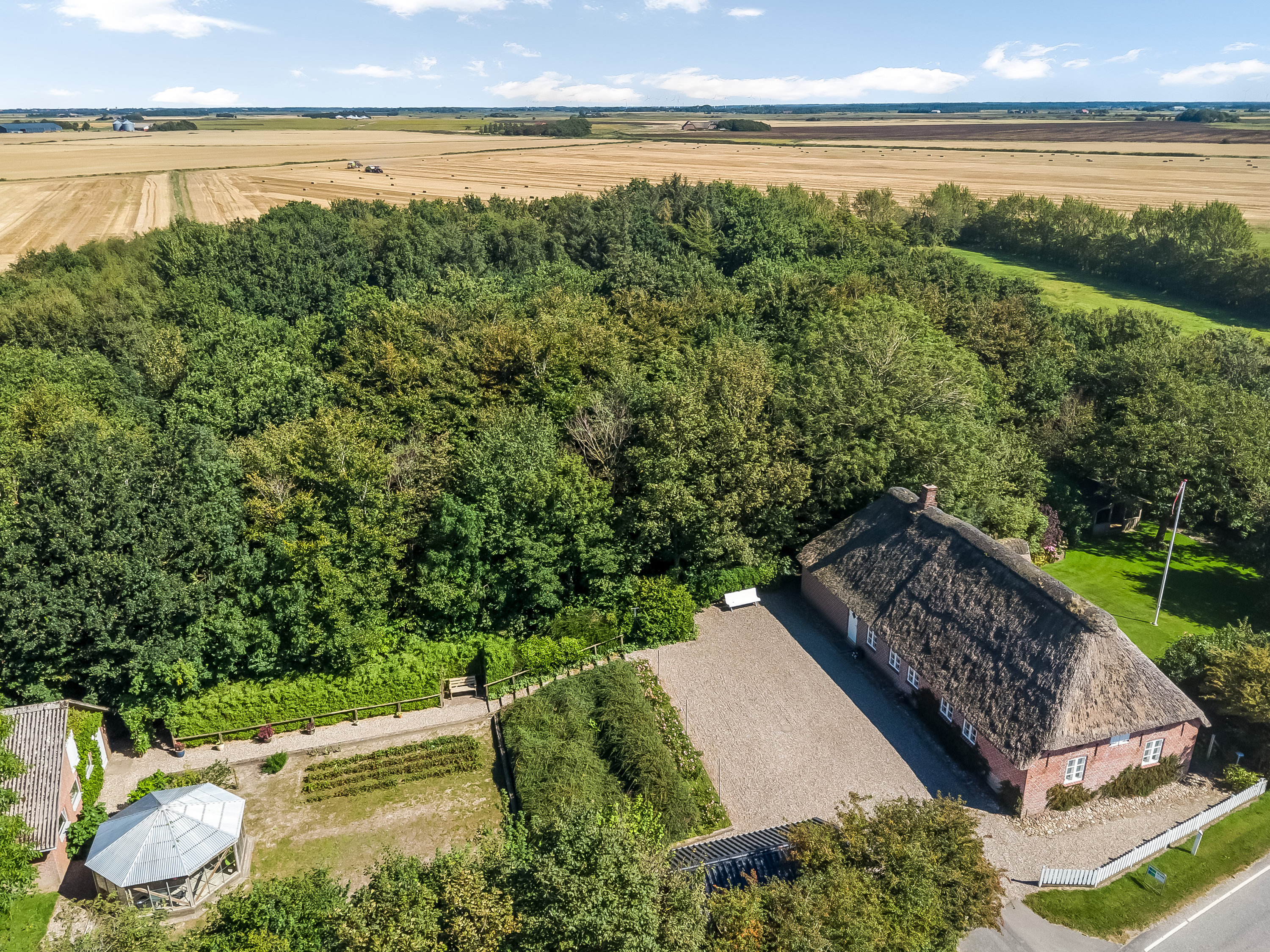 Fremhævet luftfoto billede i fuldskærmstilstand. Billede af Rudbølvej 3, 6280 Højer