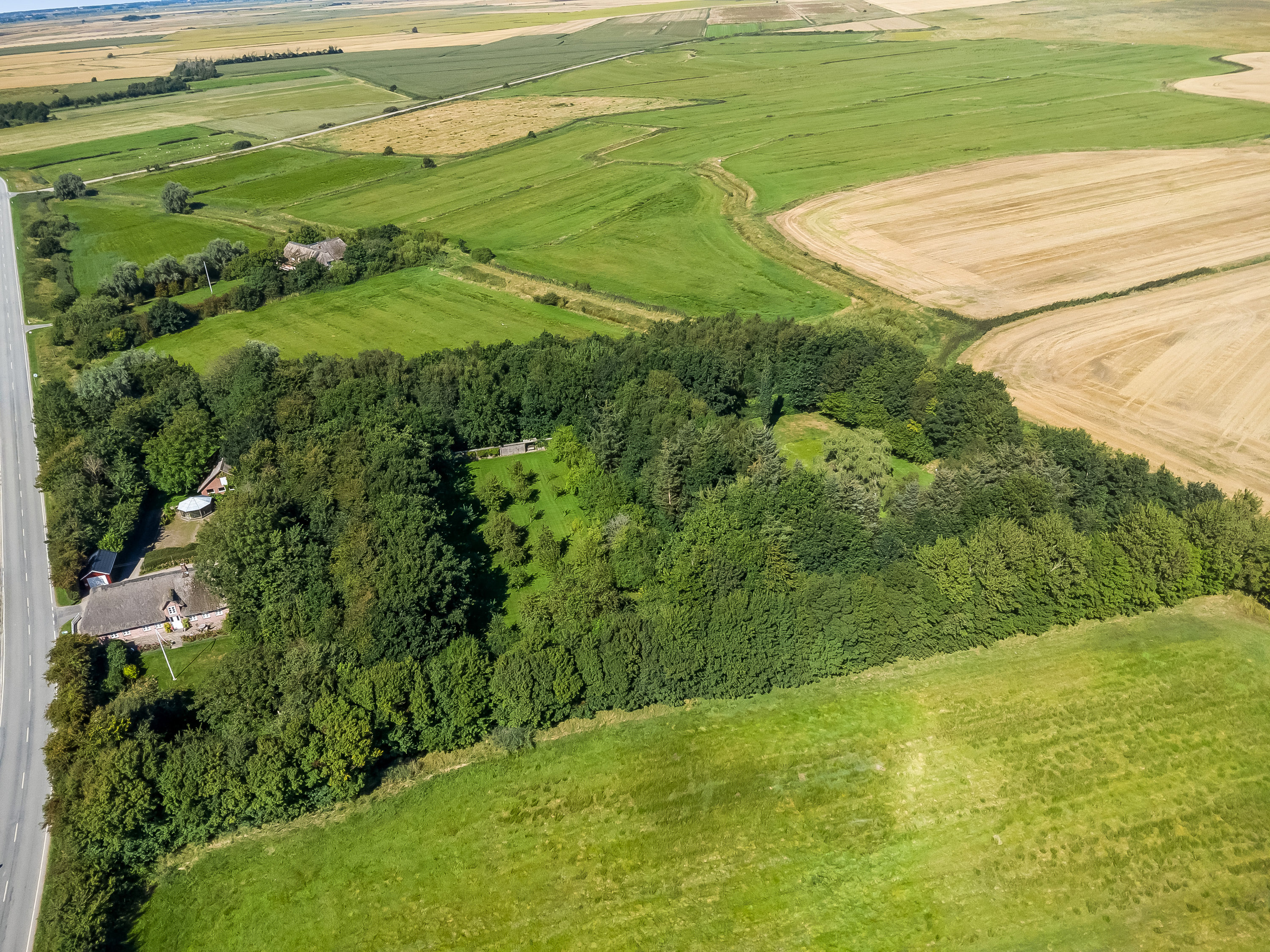 Fremhævet luftfoto billede i fuldskærmstilstand. Billede af Rudbølvej 3, 6280 Højer