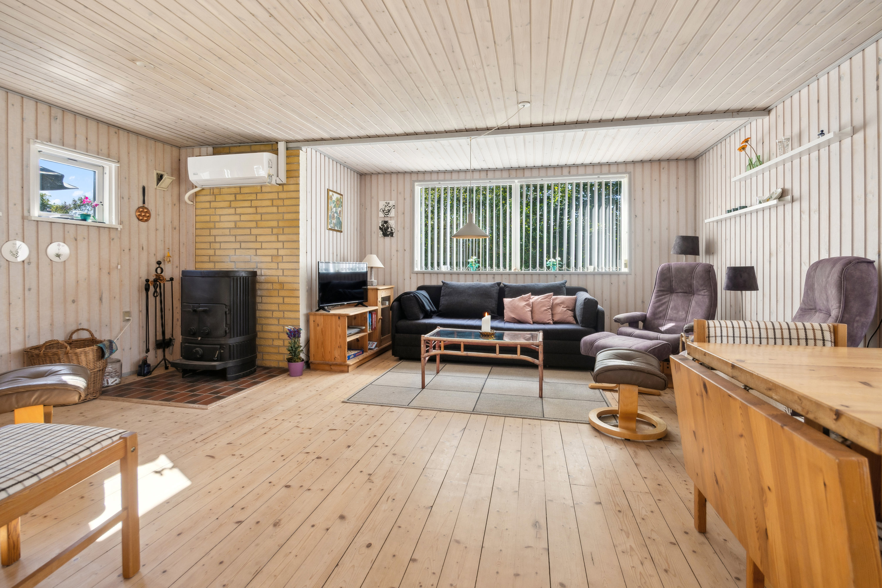 Miniaturebillede 1: stue. Billede af Dyreholmen 17, Hou, 9370 Hals