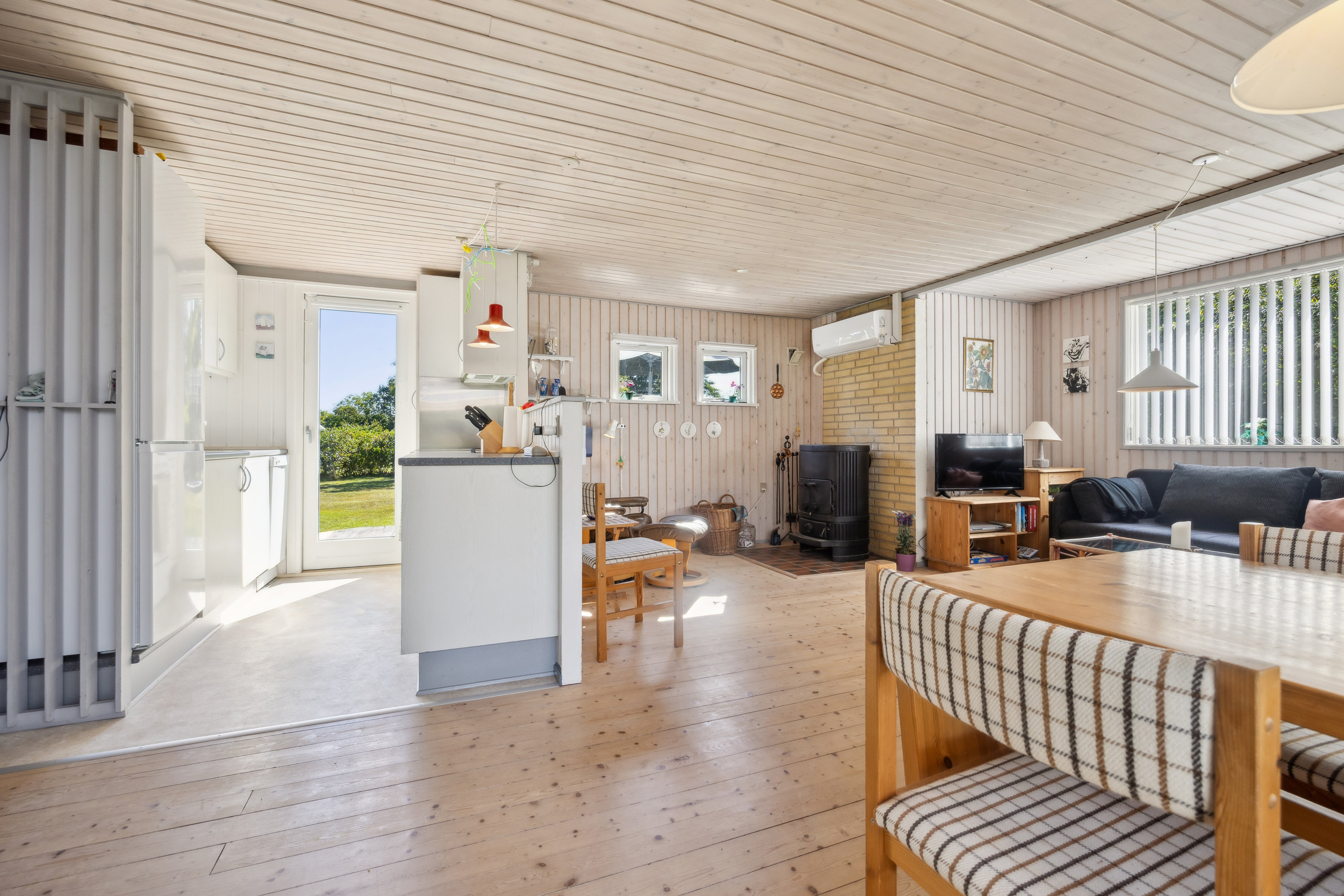 Fremhævet stue billede i fuldskærmstilstand. Billede af Dyreholmen 17, Hou, 9370 Hals