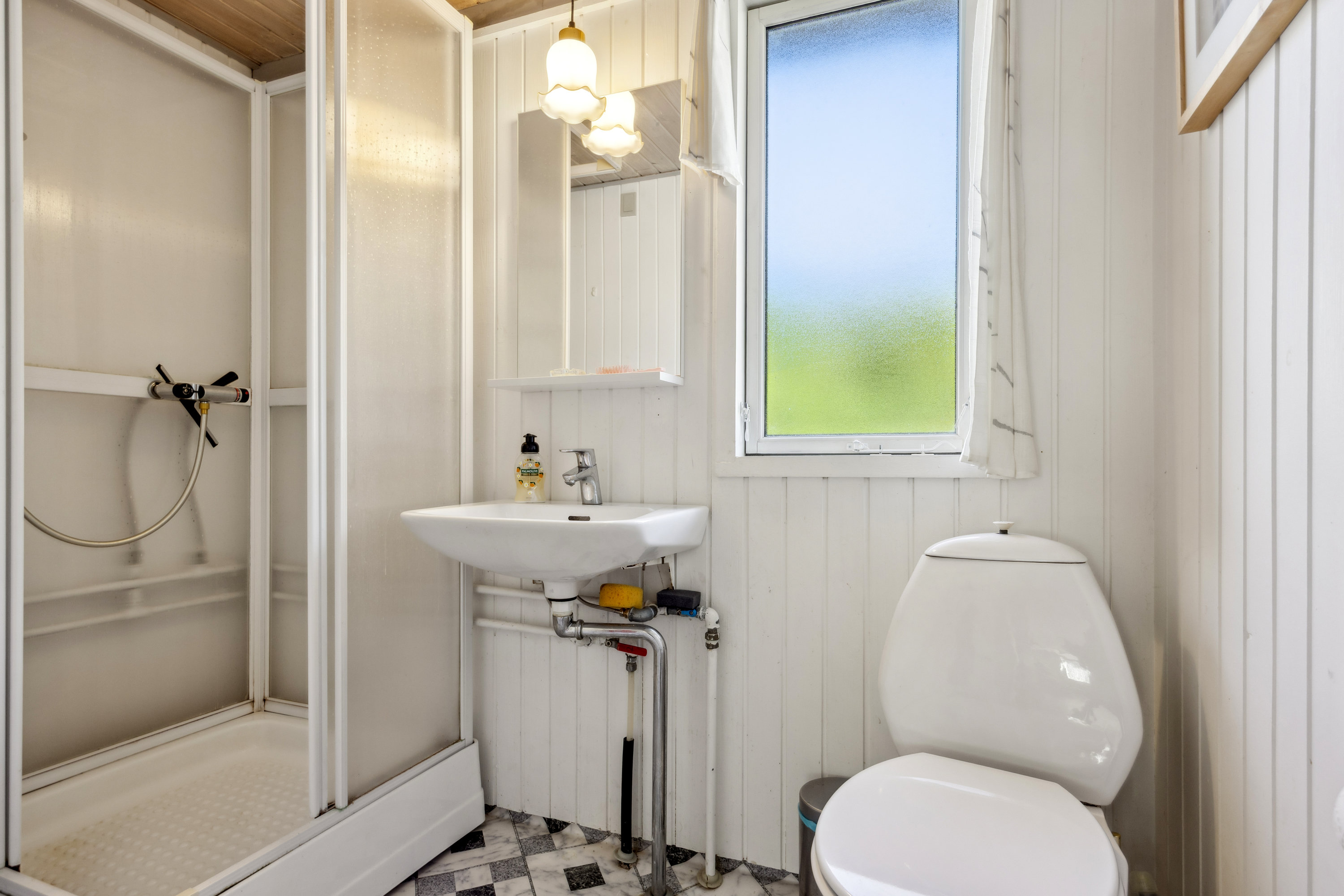 Fremhævet badeværelse billede i fuldskærmstilstand. Billede af Dyreholmen 17, Hou, 9370 Hals