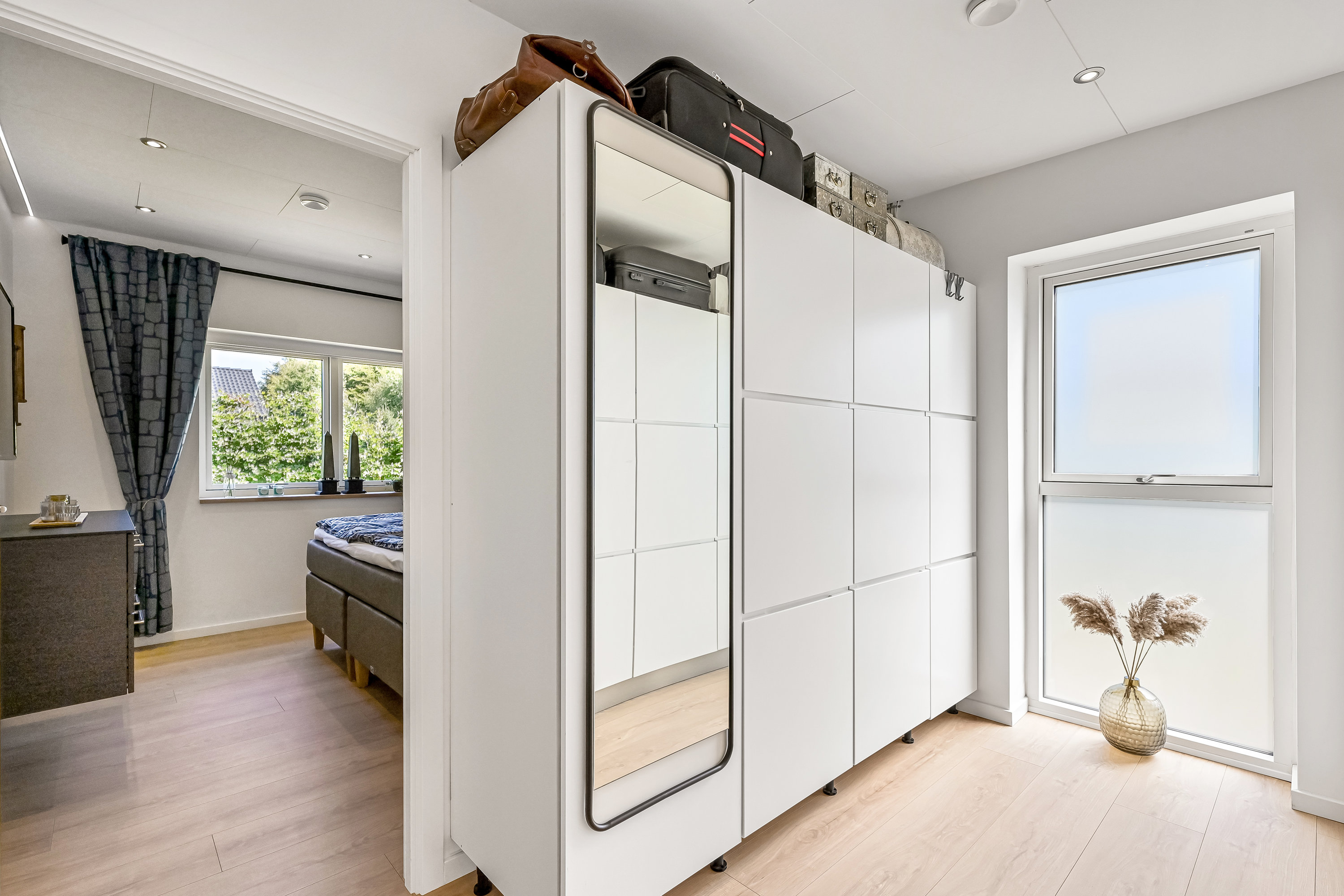 Fremhævet garderobe billede i fuldskærmstilstand. Billede af Tjørring Vænget 4, Tjørring, 7400 Herning