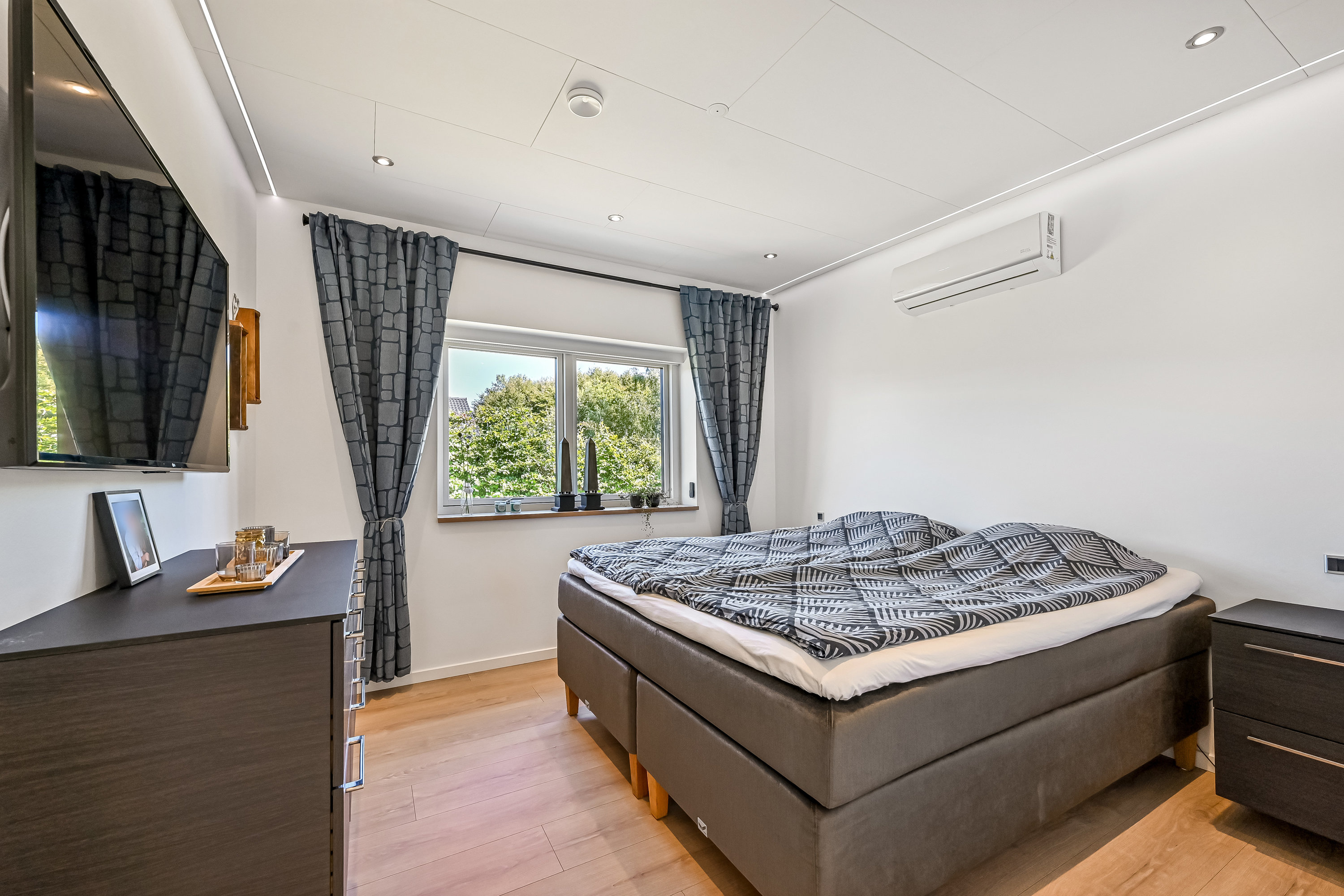 Fremhævet soveværelse billede i fuldskærmstilstand. Billede af Tjørring Vænget 4, Tjørring, 7400 Herning