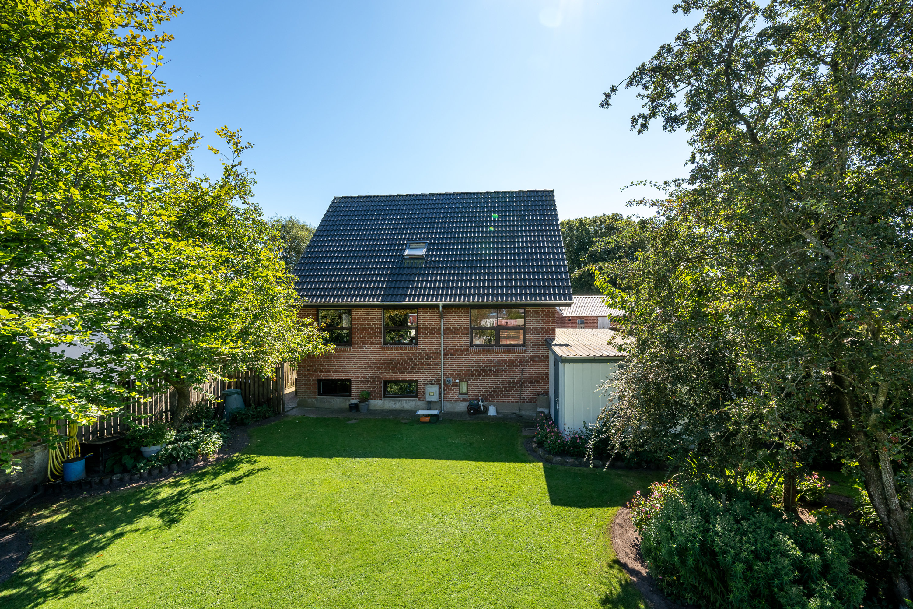 Fremhævet facade billede i fuldskærmstilstand. Billede af Finderupvej 20, Herborg, 6920 Videbæk