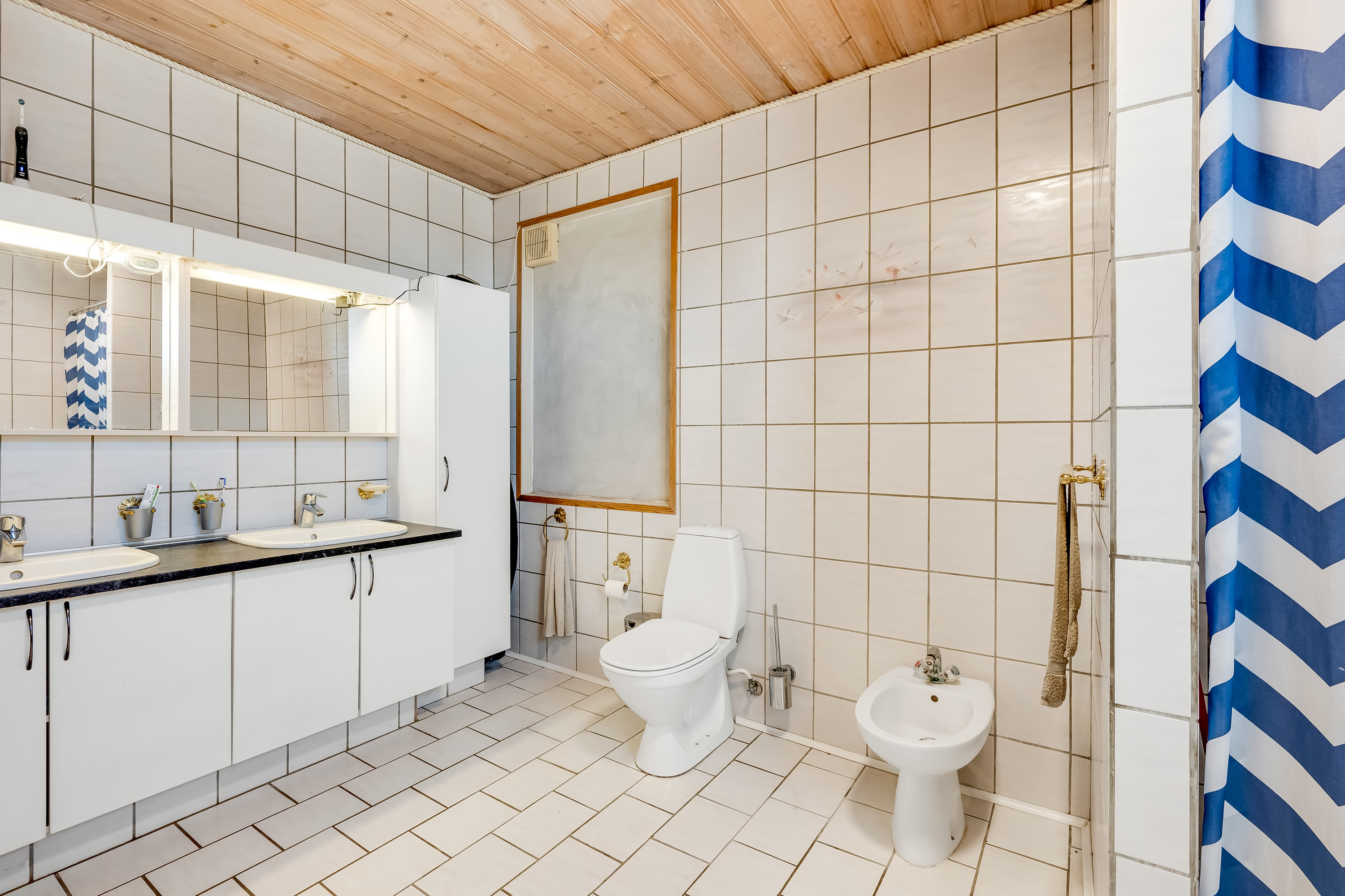 Fremhævet badeværelse billede i fuldskærmstilstand. Billede af Gammel Toftlundvej 8, Rurup, 6520 Toftlund