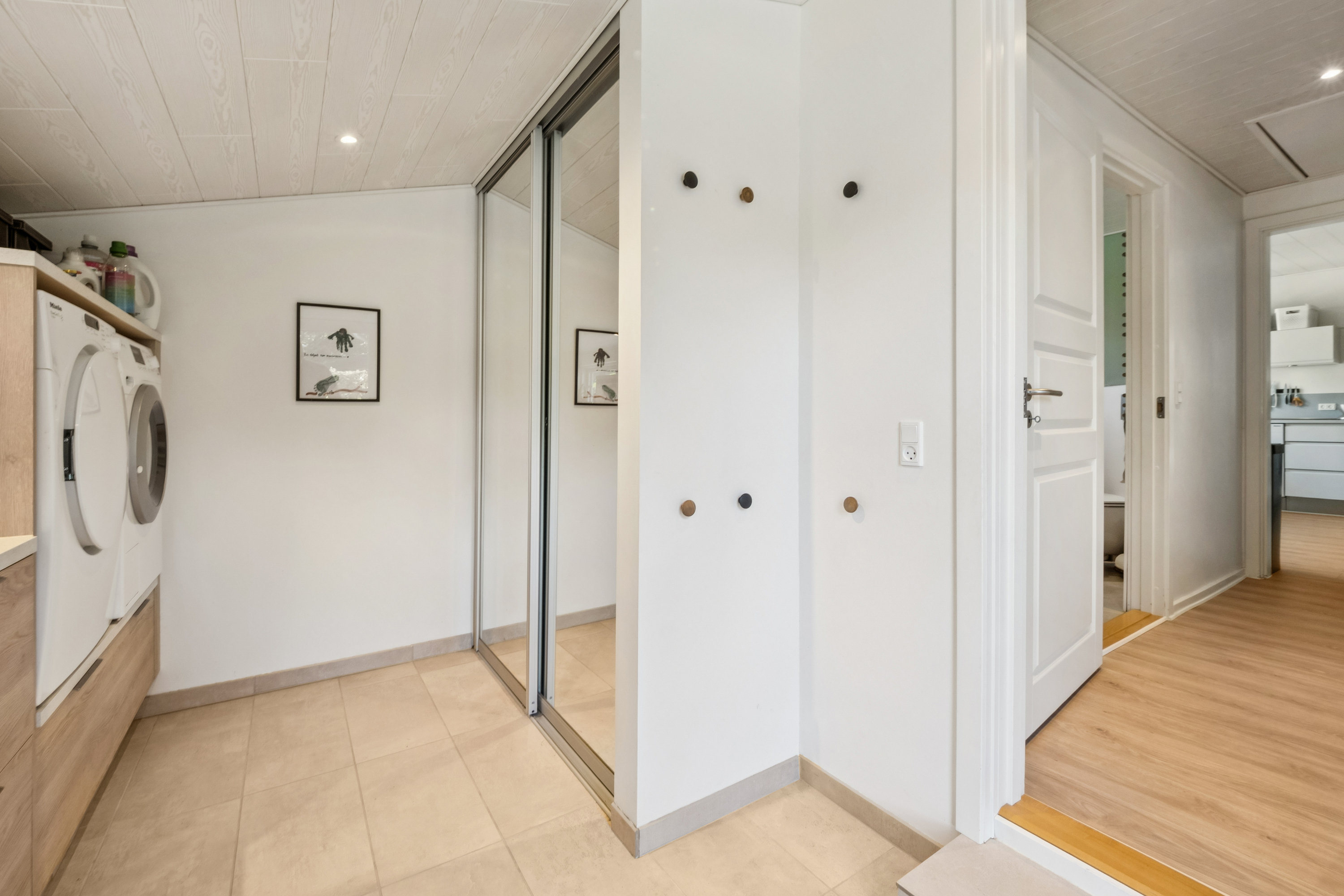 Fremhævet gang billede i fuldskærmstilstand. Billede af Solsortevej 25, 7900 Nykøbing M