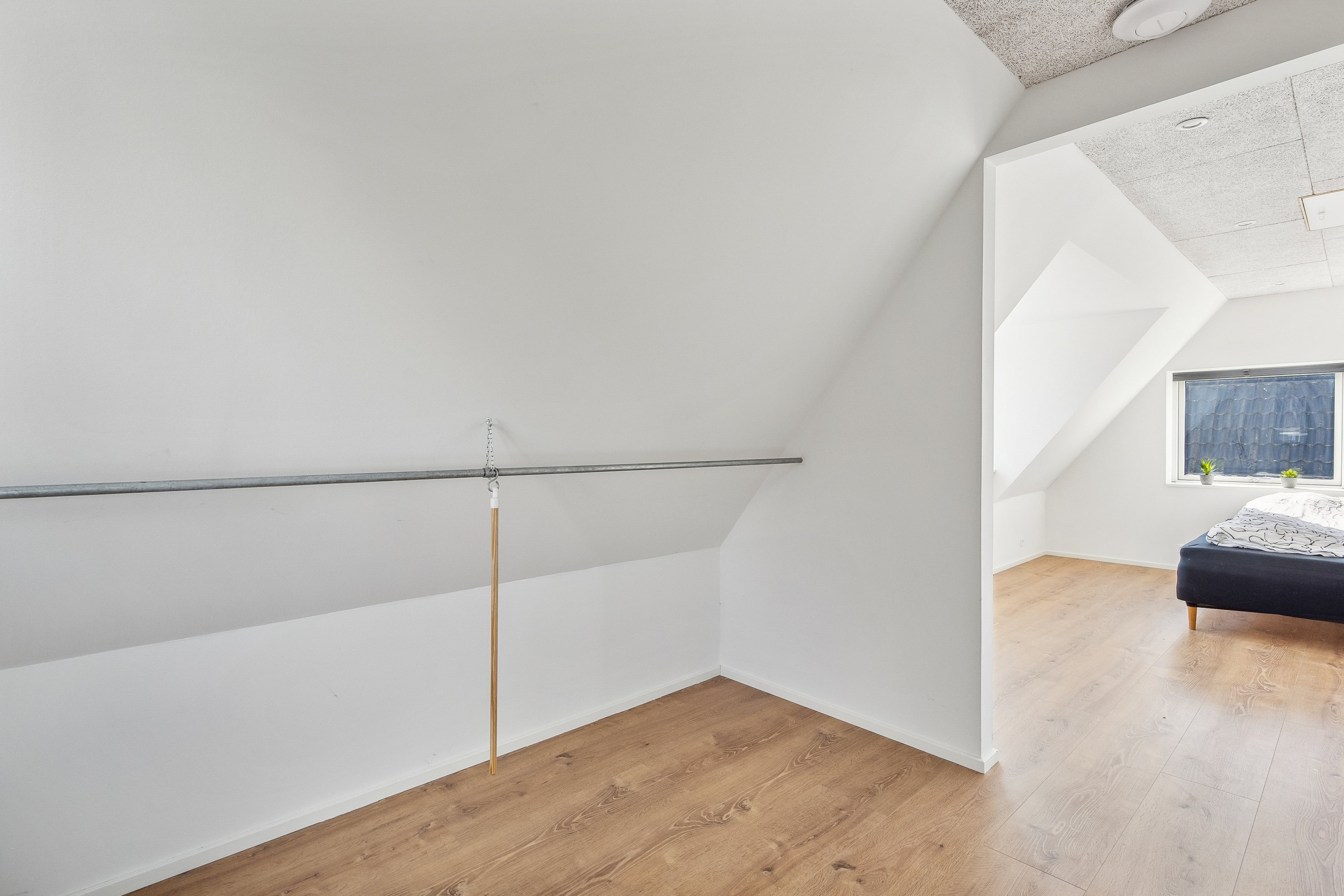 Fremhævet walk in closet billede i fuldskærmstilstand. Billede af Østre Alle 34, 9800 Hjørring