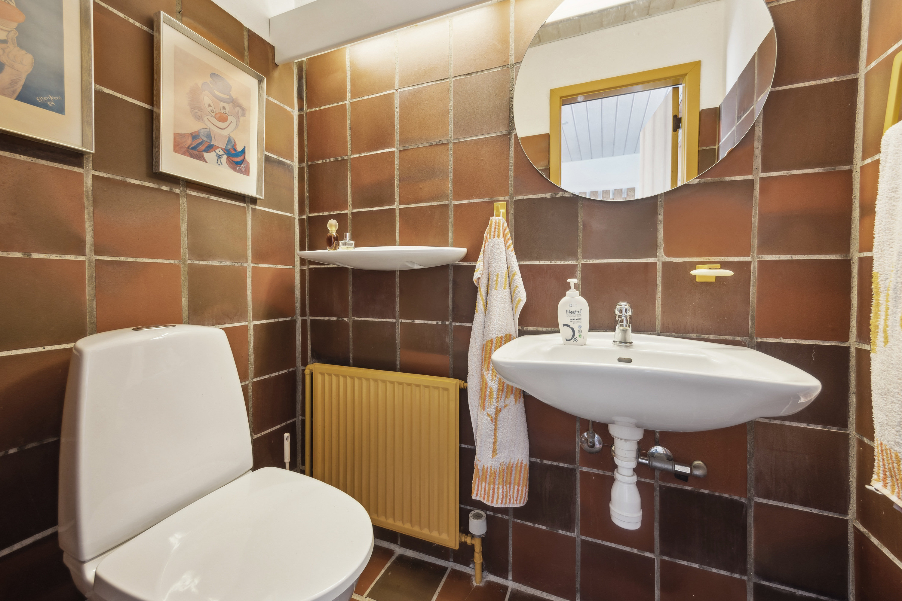 Fremhævet badeværelse billede i fuldskærmstilstand. Billede af Lerkenfeltvej 13, 9200 Aalborg SV