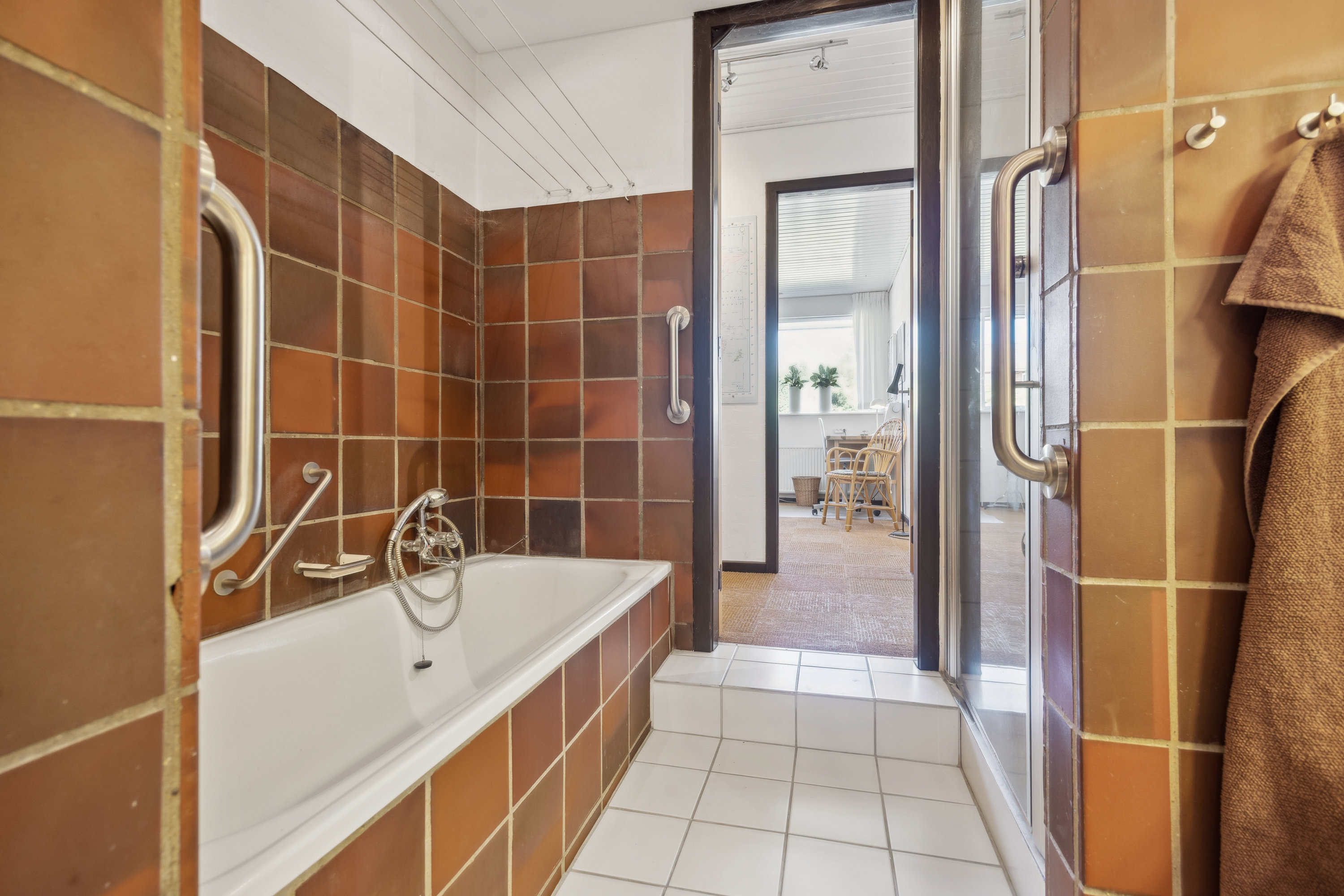 Fremhævet badeværelse billede i fuldskærmstilstand. Billede af Lerkenfeltvej 13, 9200 Aalborg SV