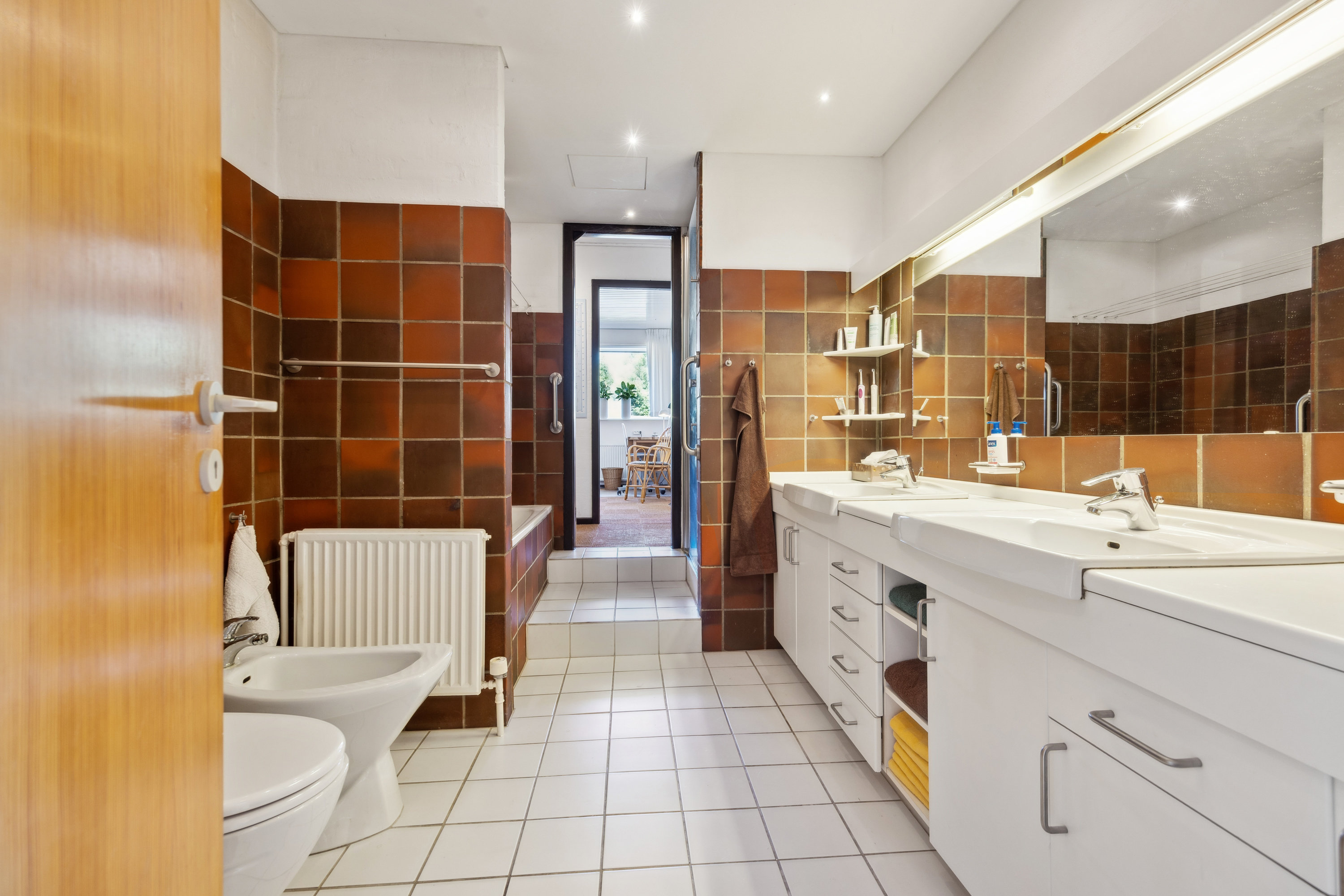 Fremhævet badeværelse billede i fuldskærmstilstand. Billede af Lerkenfeltvej 13, 9200 Aalborg SV