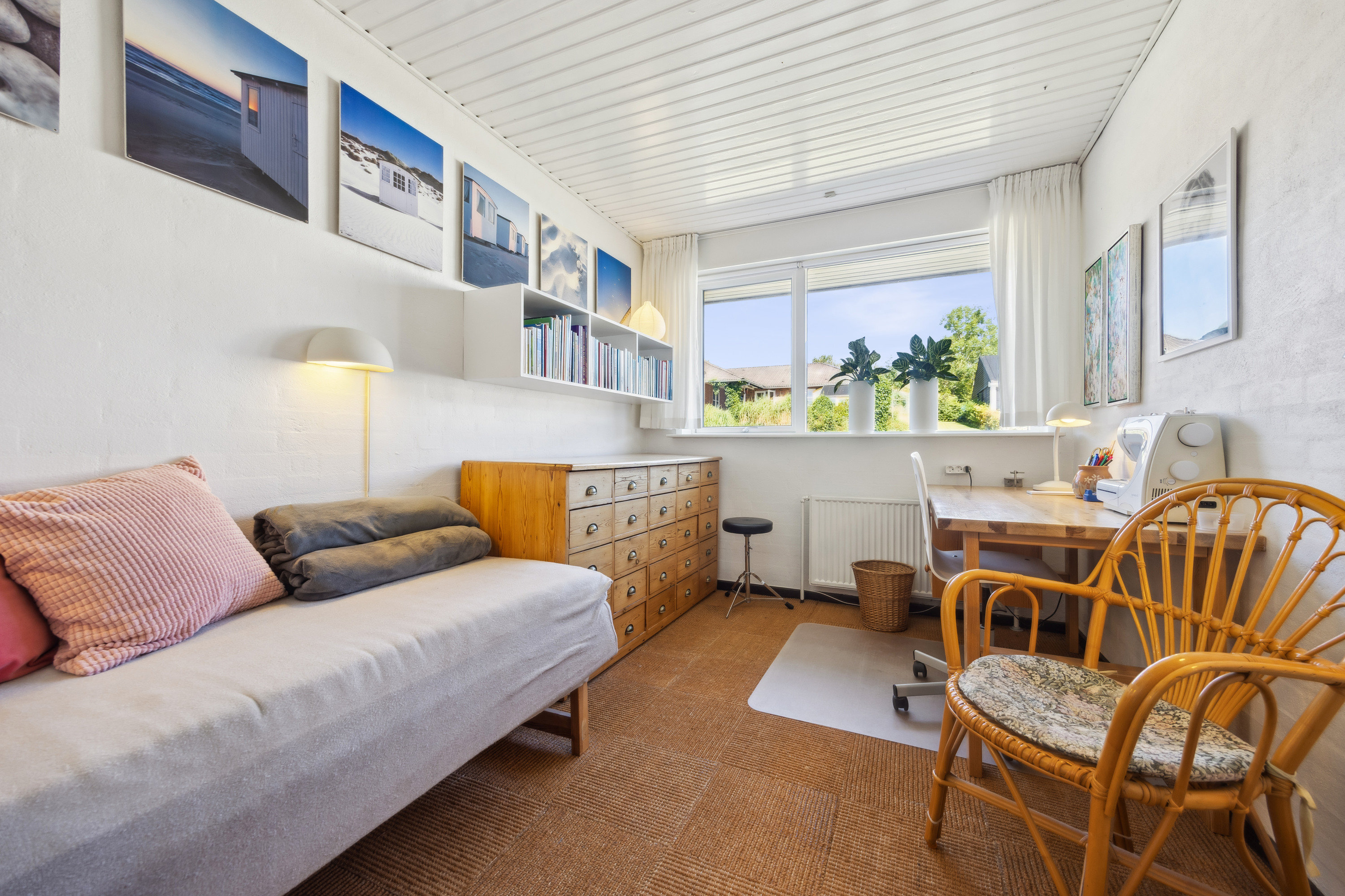 Fremhævet stue billede i fuldskærmstilstand. Billede af Lerkenfeltvej 13, 9200 Aalborg SV