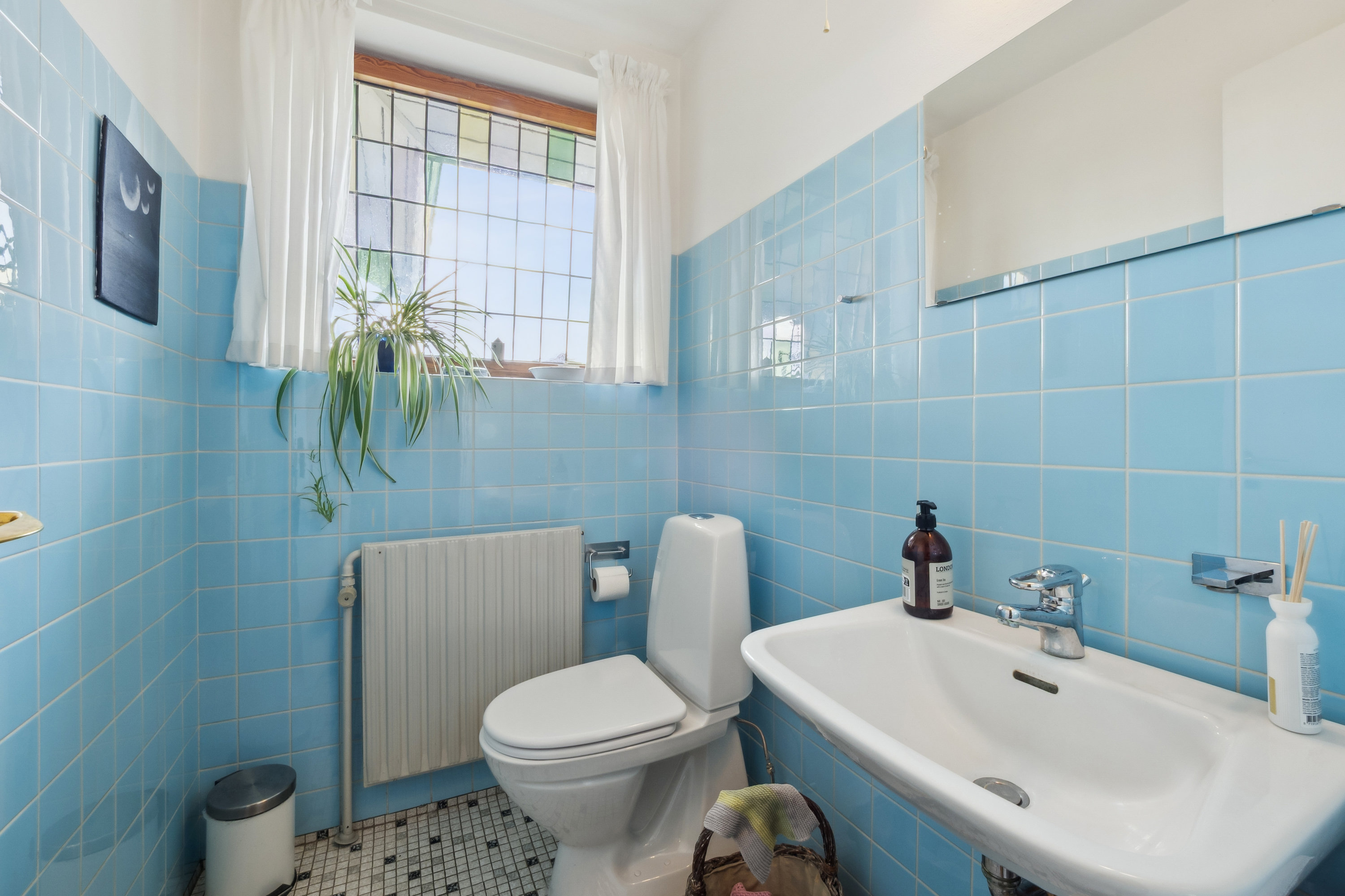 Fremhævet wc billede i fuldskærmstilstand. Billede af Ahornvænget 41, 7800 Skive