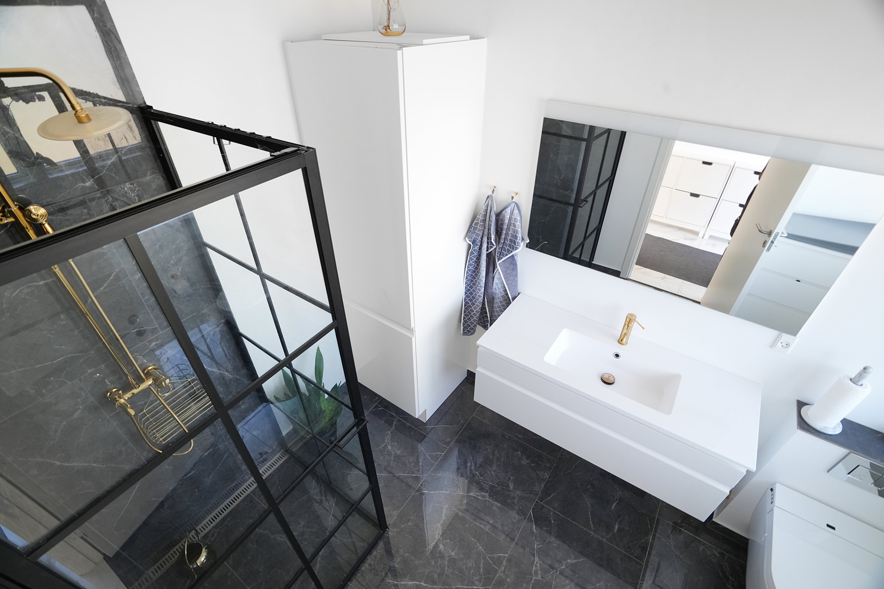 Fremhævet badeværelse billede i fuldskærmstilstand. Billede af Harestien 19, 2880 Bagsværd