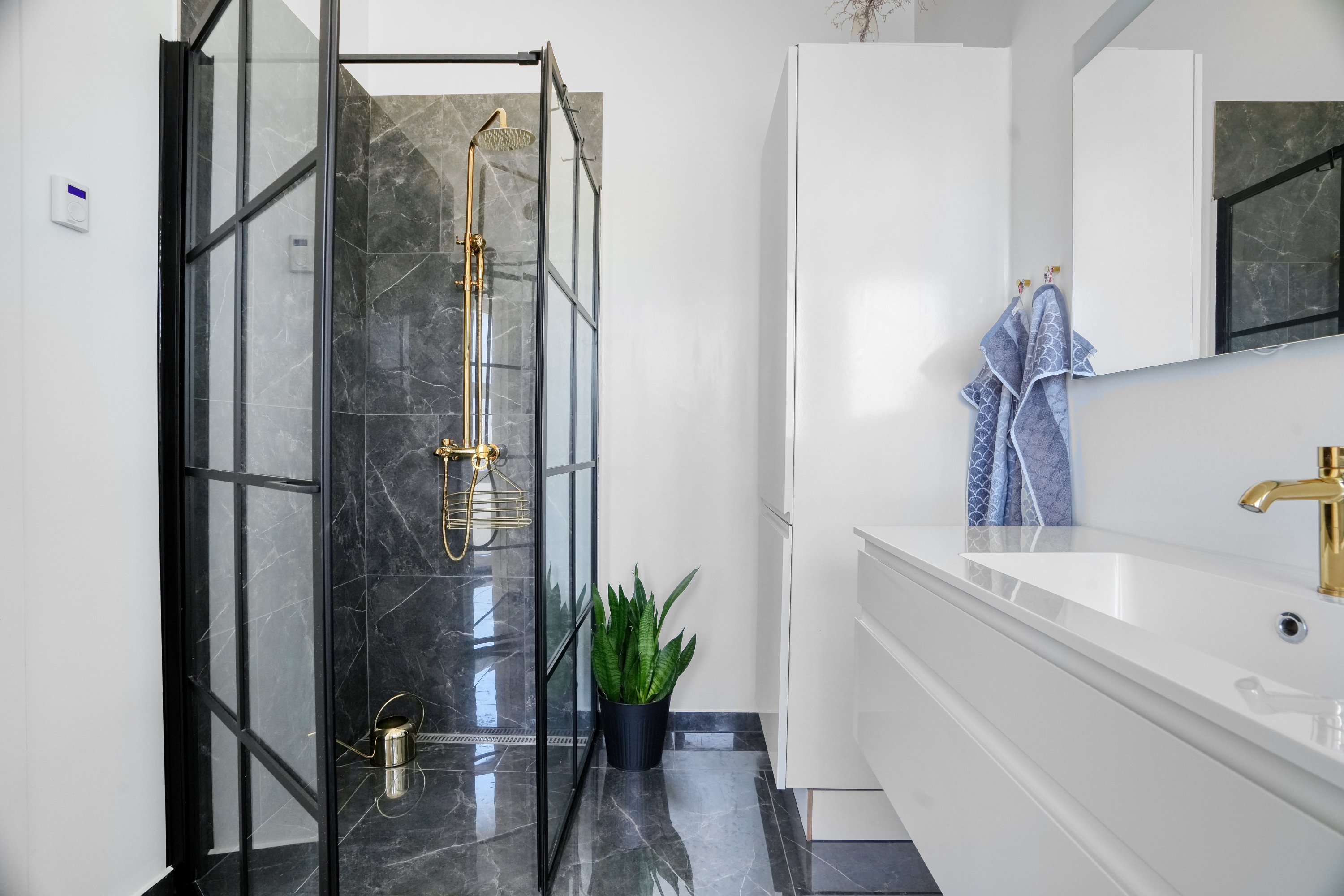 Fremhævet badeværelse billede i fuldskærmstilstand. Billede af Harestien 19, 2880 Bagsværd