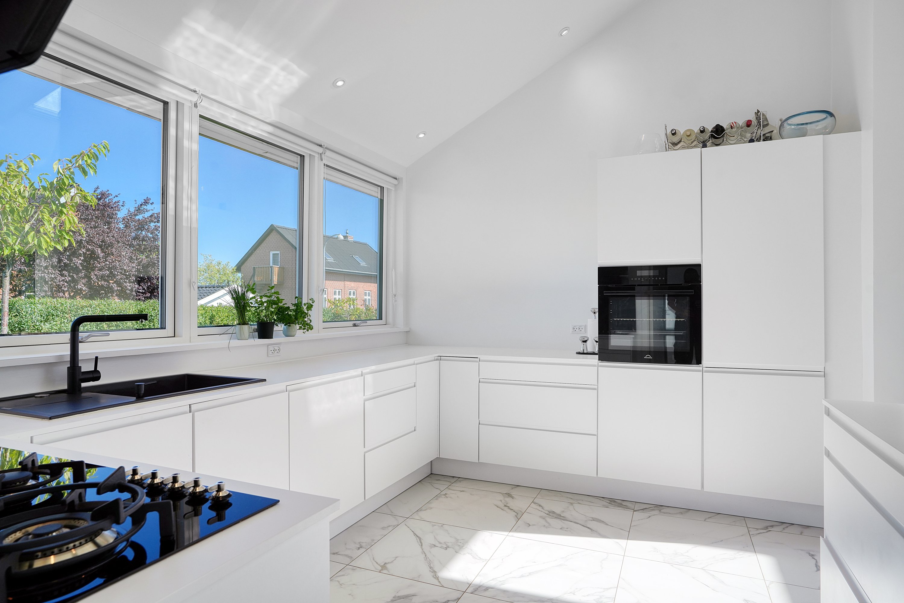 Fremhævet køkken billede i fuldskærmstilstand. Billede af Harestien 19, 2880 Bagsværd