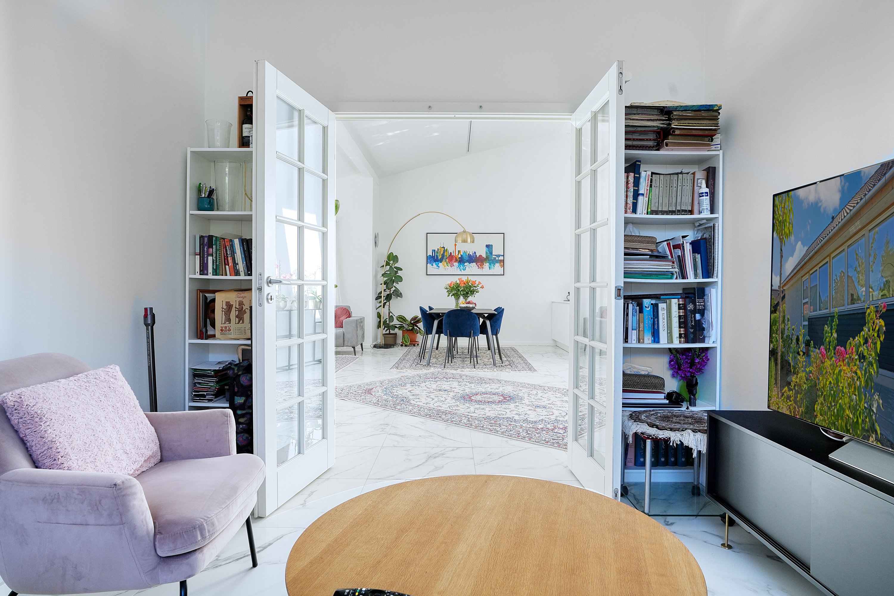 Fremhævet stue billede i fuldskærmstilstand. Billede af Harestien 19, 2880 Bagsværd