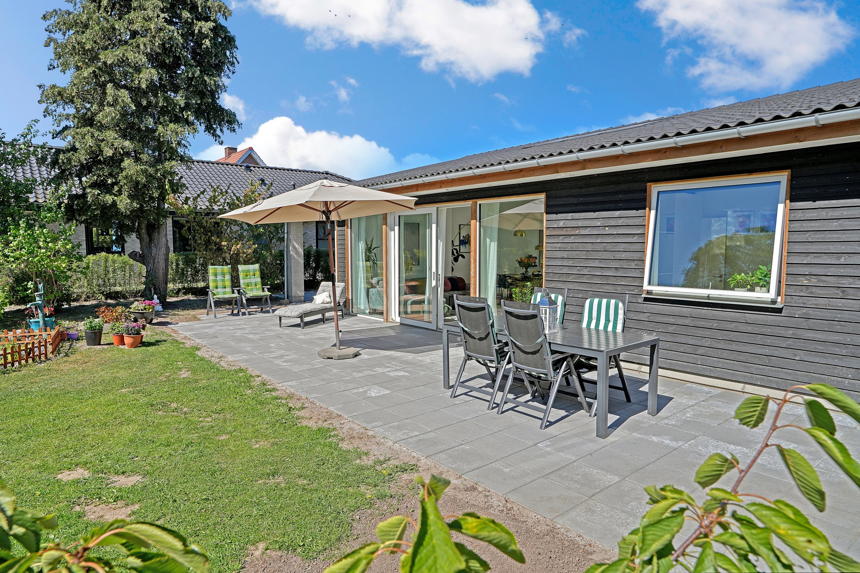 Fremhævet terrasse billede i fuldskærmstilstand. Billede af Harestien 19, 2880 Bagsværd