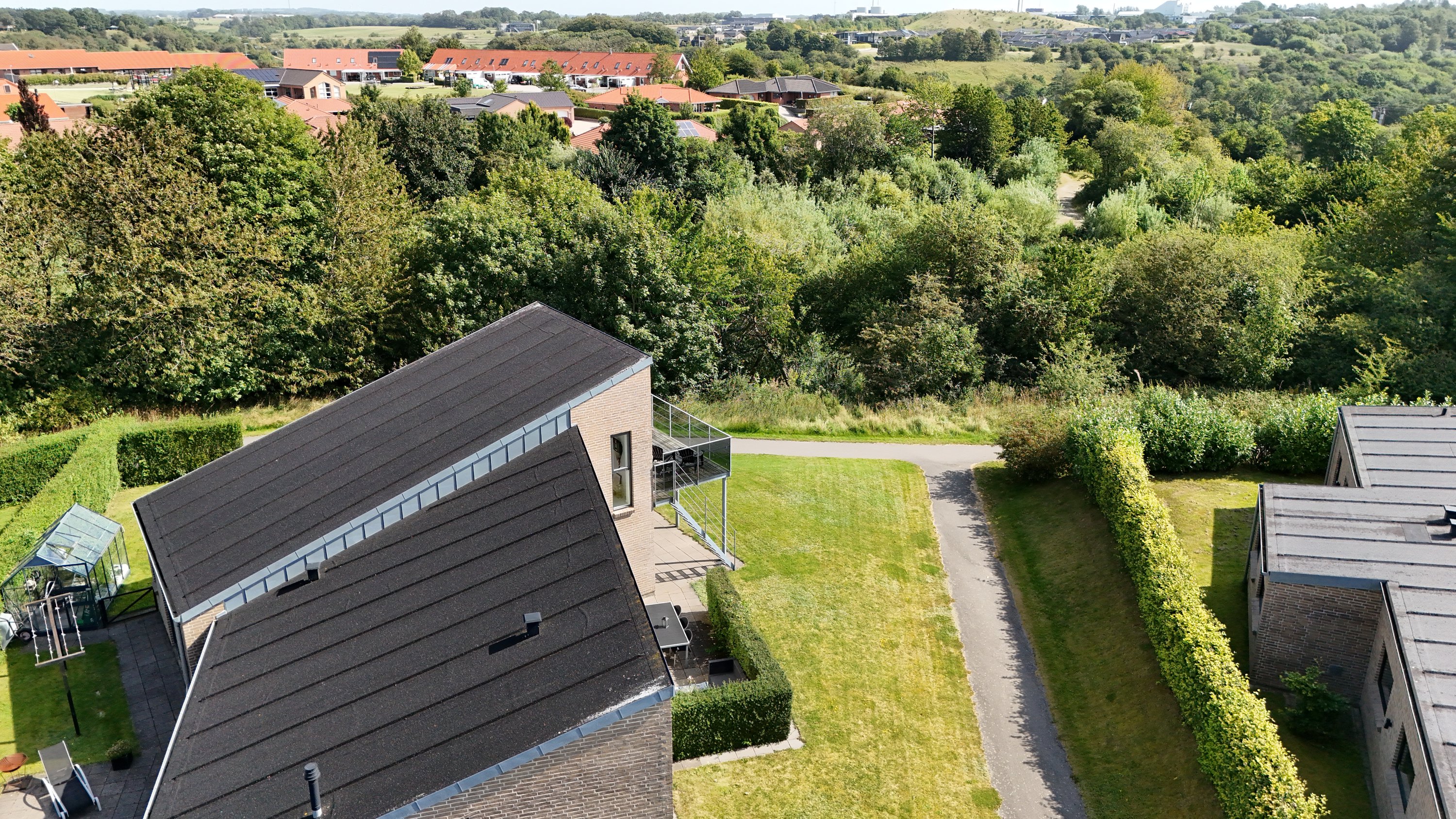 Fremhævet luftfoto billede i fuldskærmstilstand. Billede af Hyldevej 32, 9500 Hobro