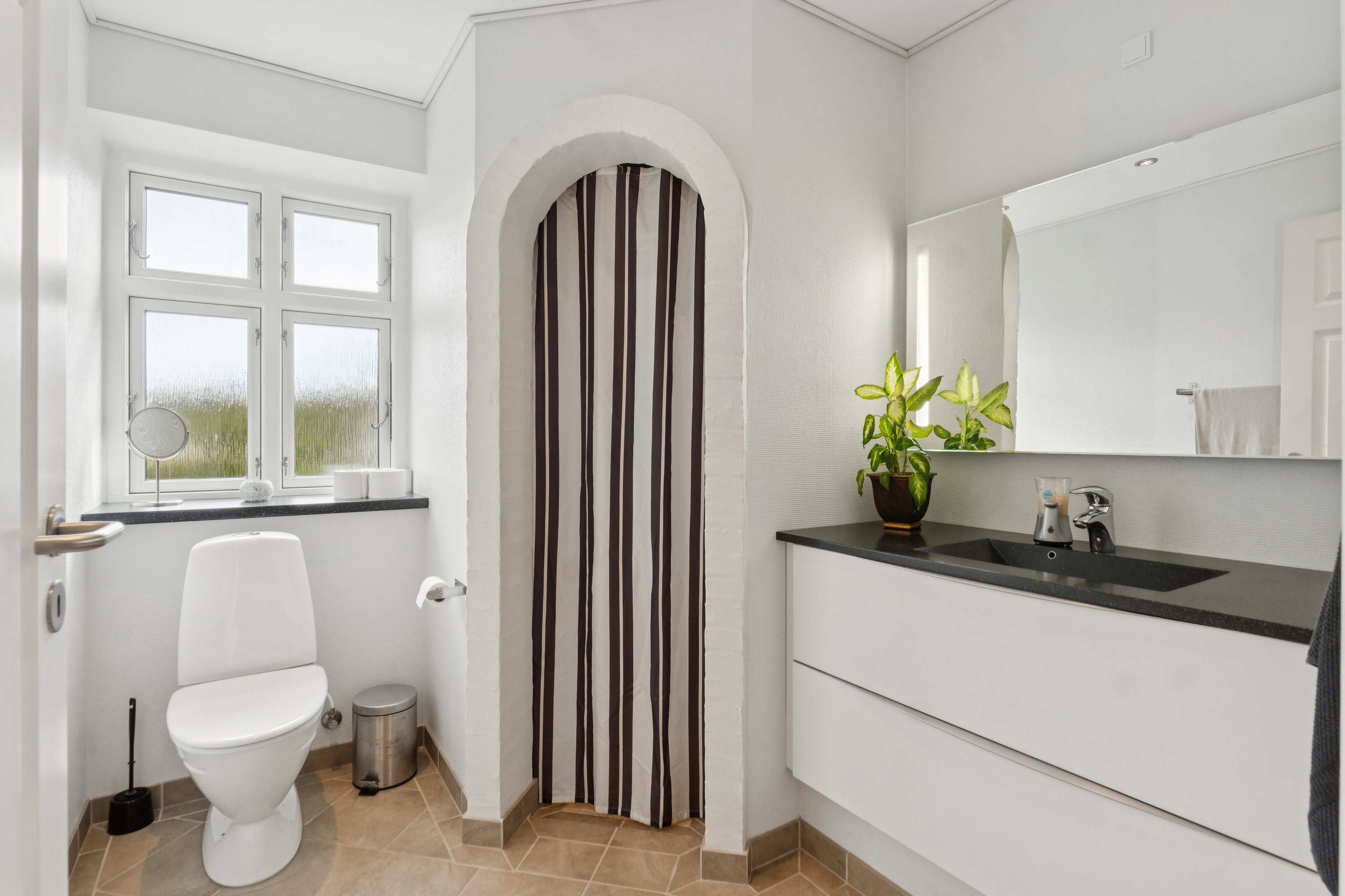 Fremhævet badeværelse billede i fuldskærmstilstand. Billede af Spodsbjergvej 257, Long. Sand, 5900 Rudkøbing