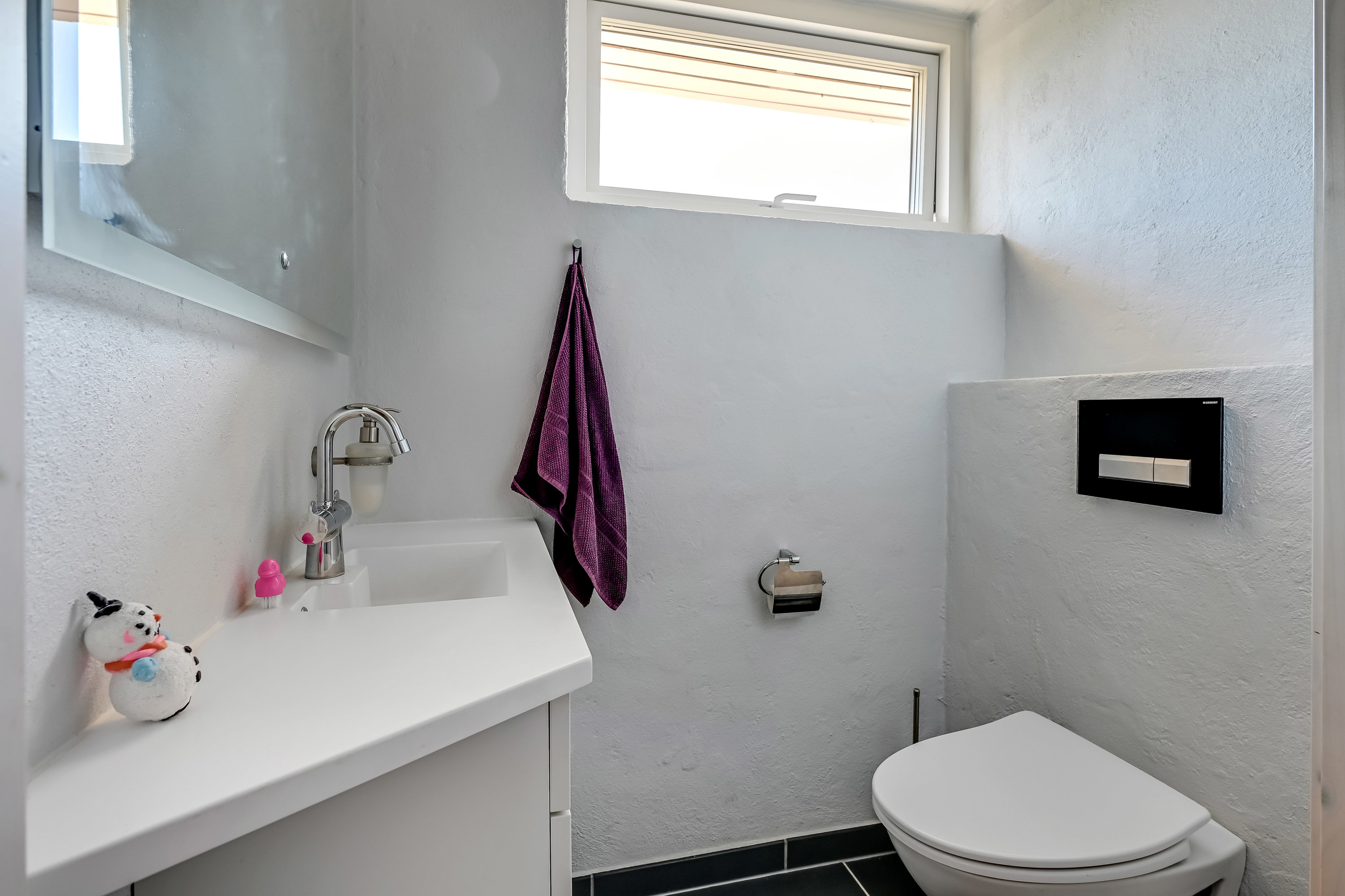 Fremhævet toilet billede i fuldskærmstilstand. Billede af Havbakken 128, Hjerting, 6710 Esbjerg V