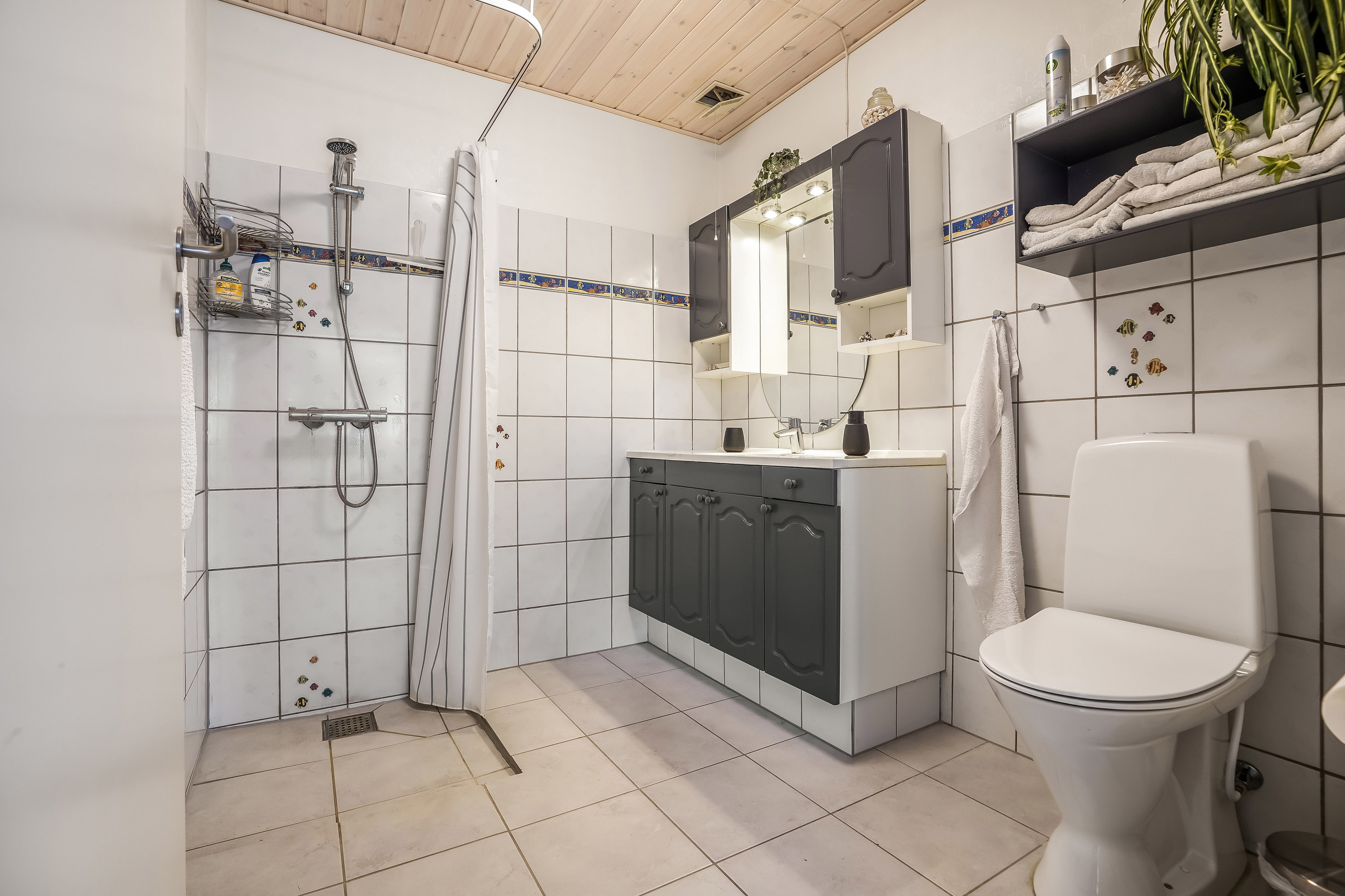 Fremhævet badeværelse billede i fuldskærmstilstand. Billede af Bystævnevej 19, 5690 Tommerup