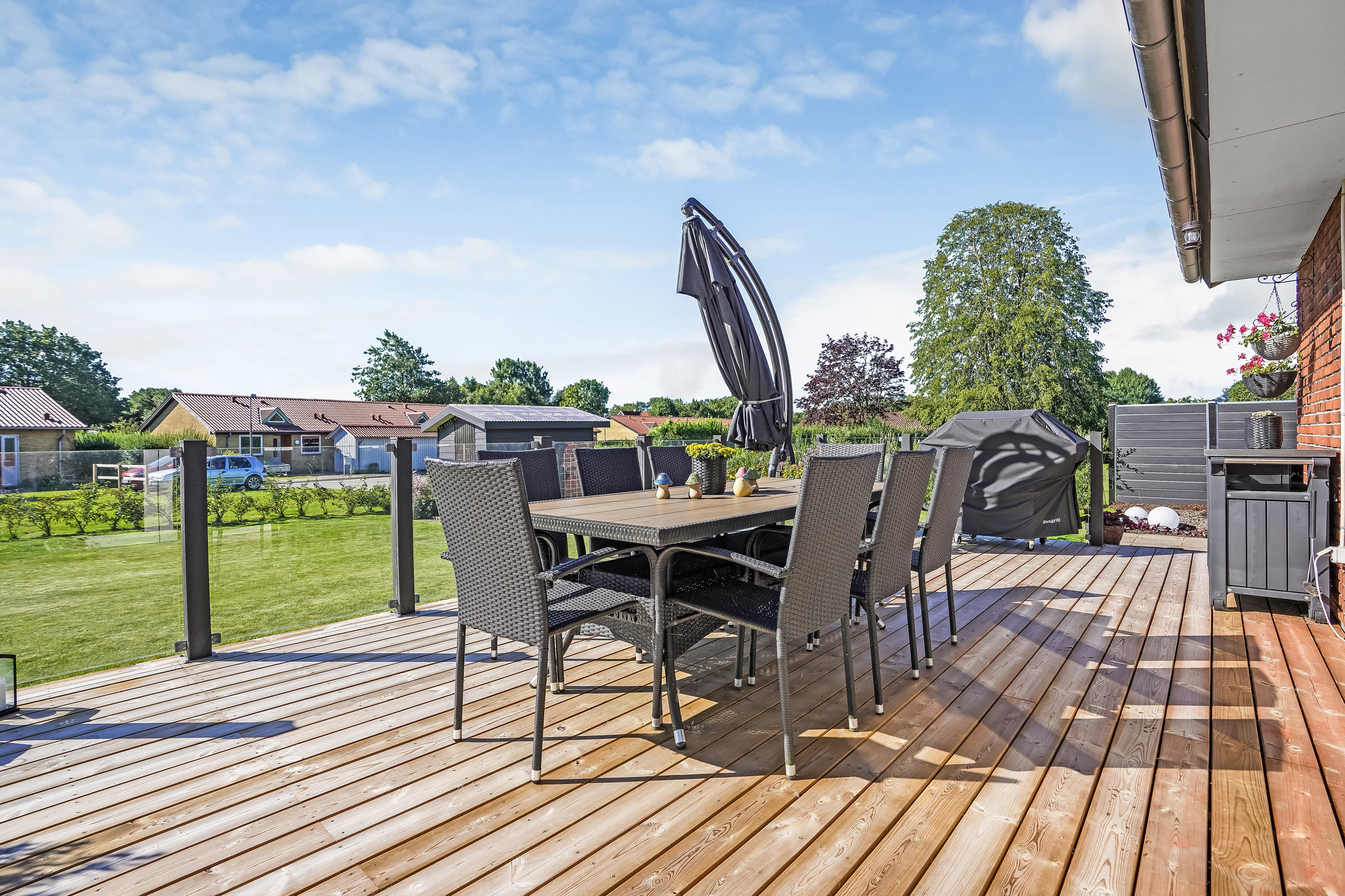 Fremhævet terrasse billede i fuldskærmstilstand. Billede af Bystævnevej 19, 5690 Tommerup