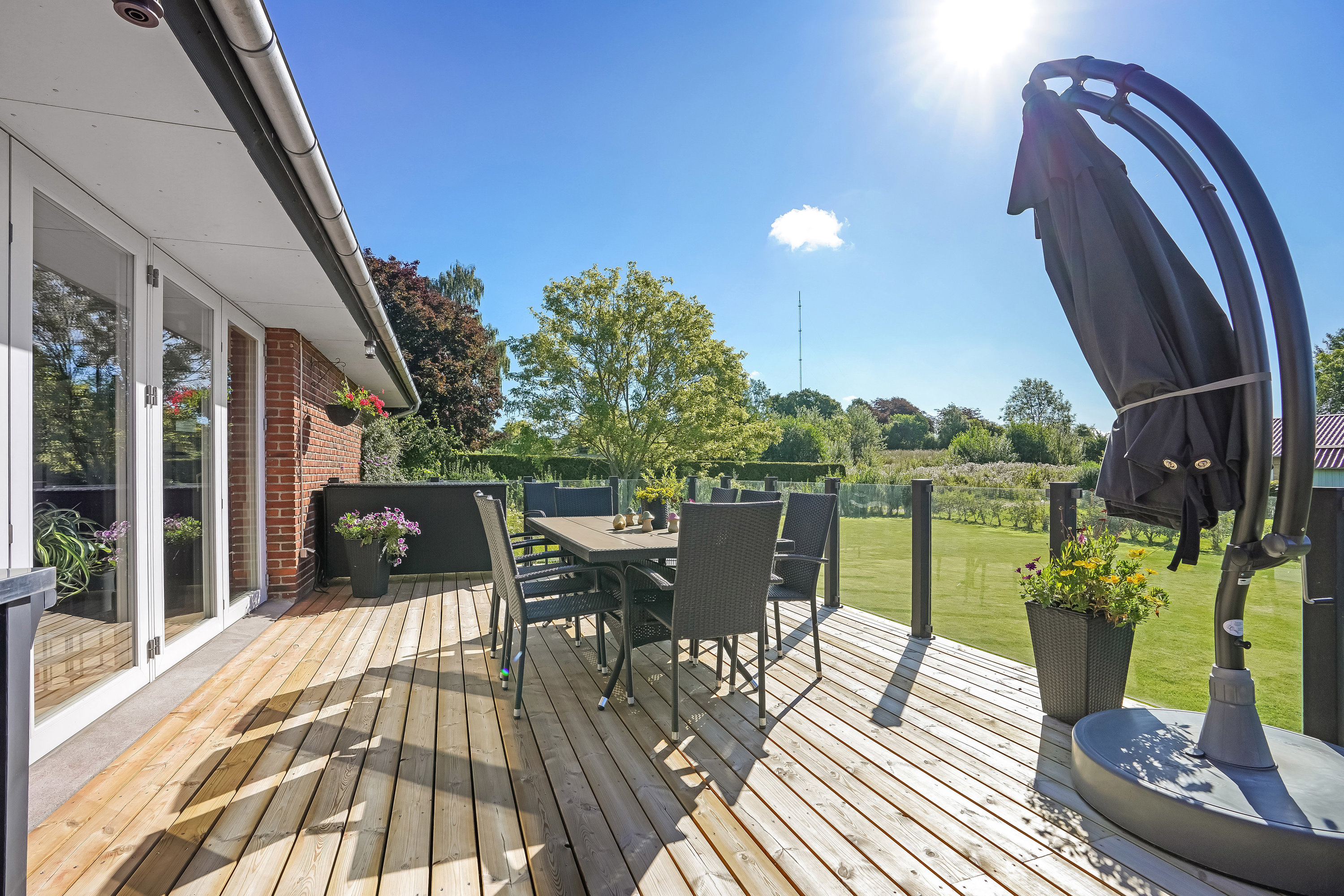 Fremhævet terrasse billede i fuldskærmstilstand. Billede af Bystævnevej 19, 5690 Tommerup