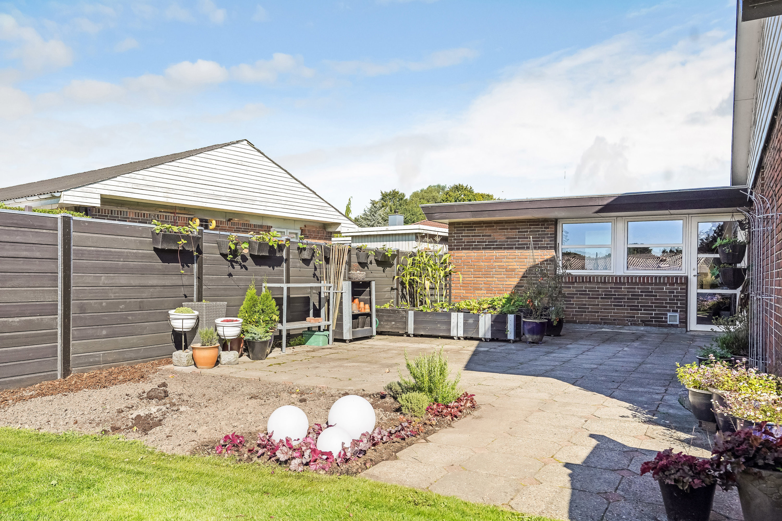 Fremhævet terrasse billede i fuldskærmstilstand. Billede af Bystævnevej 19, 5690 Tommerup