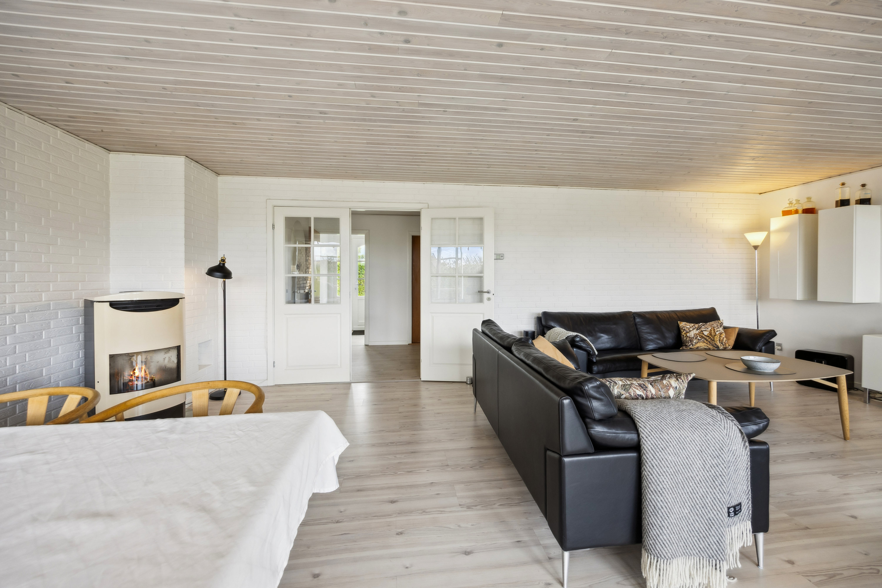 Fremhævet stue billede i fuldskærmstilstand. Billede af Nordmanniavej 1, 9320 Hjallerup