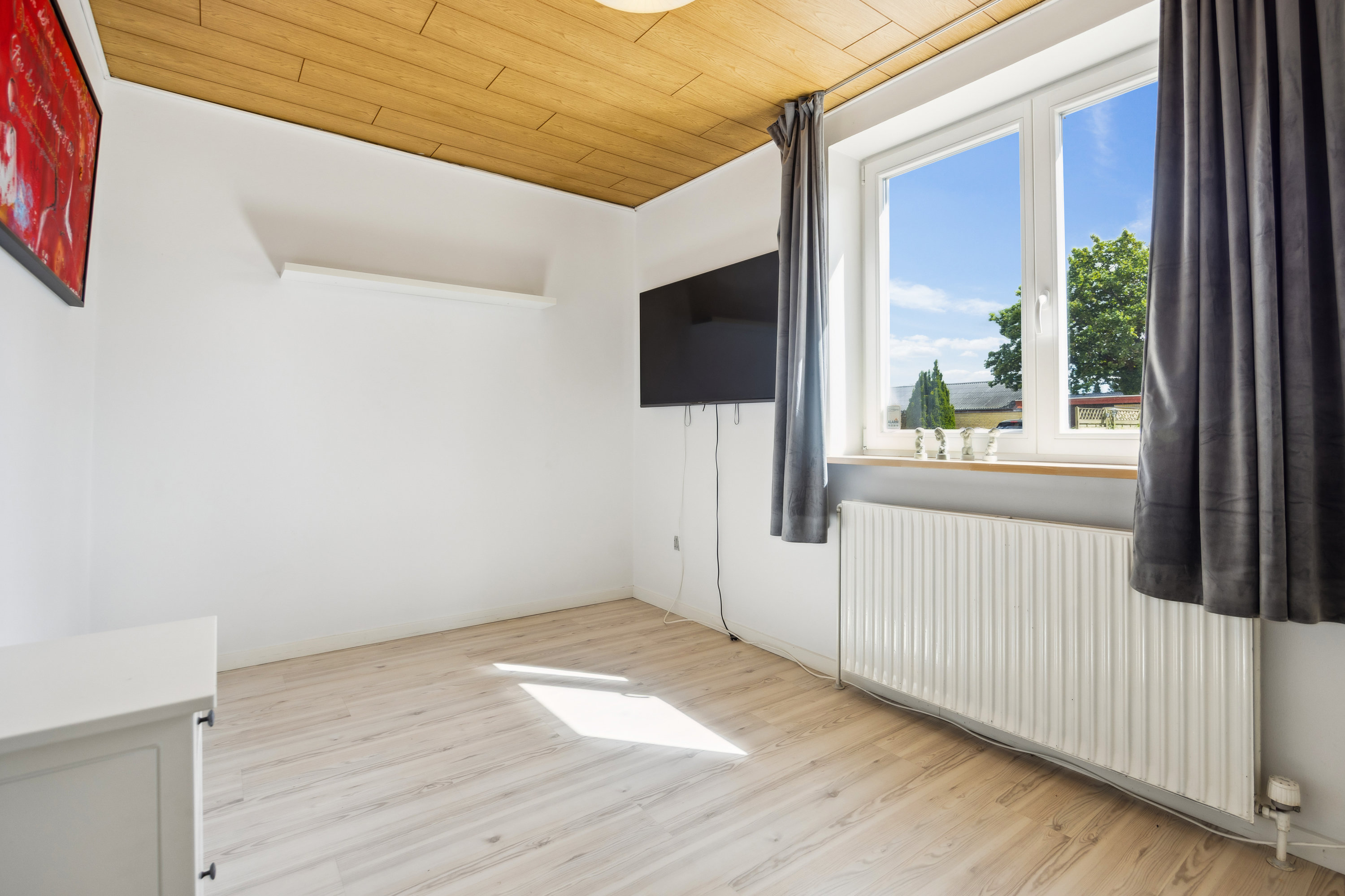 Fremhævet værelse billede i fuldskærmstilstand. Billede af Nordmanniavej 1, 9320 Hjallerup