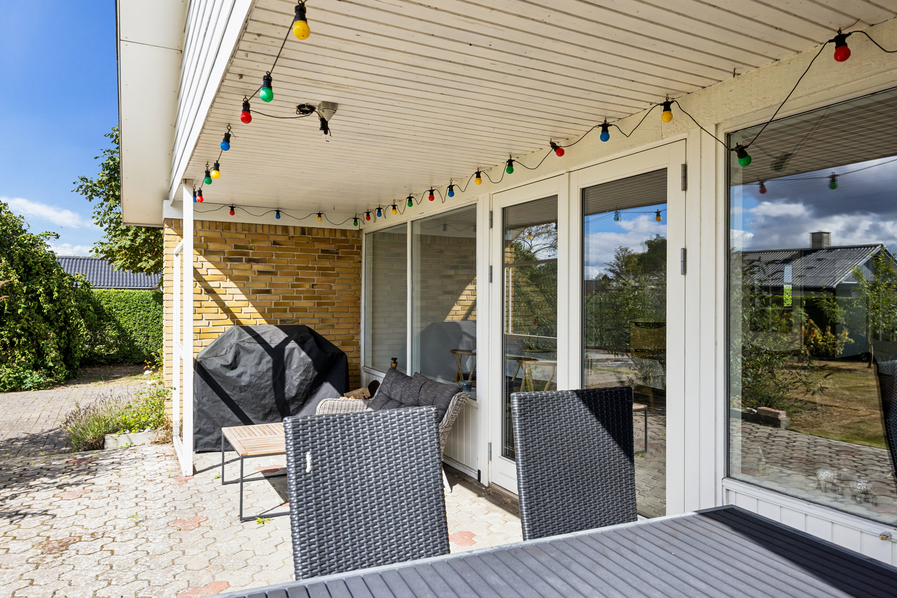 Fremhævet terrasse billede i fuldskærmstilstand. Billede af Nordmanniavej 1, 9320 Hjallerup