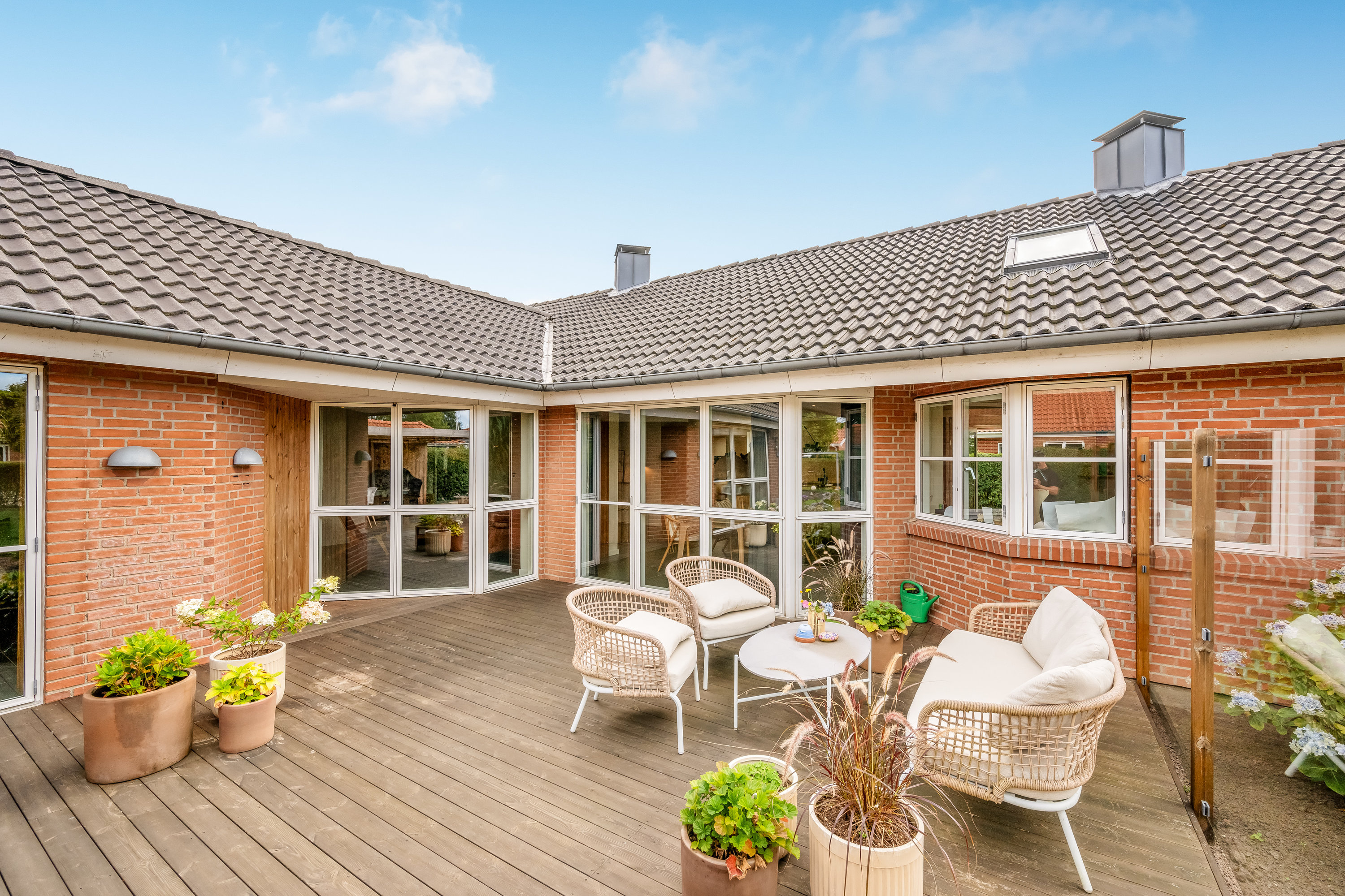 Fremhævet terrasse billede i fuldskærmstilstand. Billede af Højvangen 8, 6950 Ringkøbing