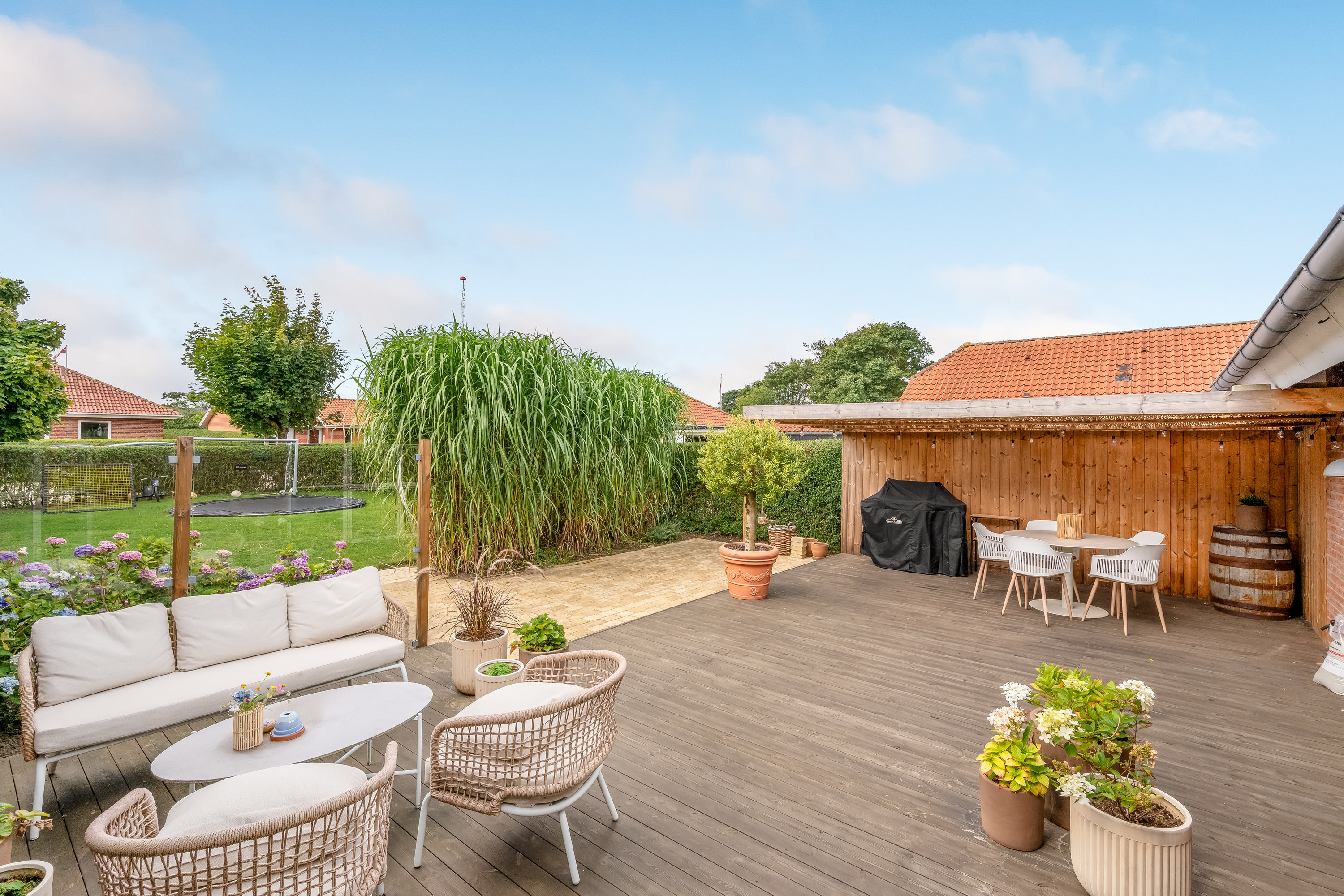 Fremhævet terrasse billede i fuldskærmstilstand. Billede af Højvangen 8, 6950 Ringkøbing