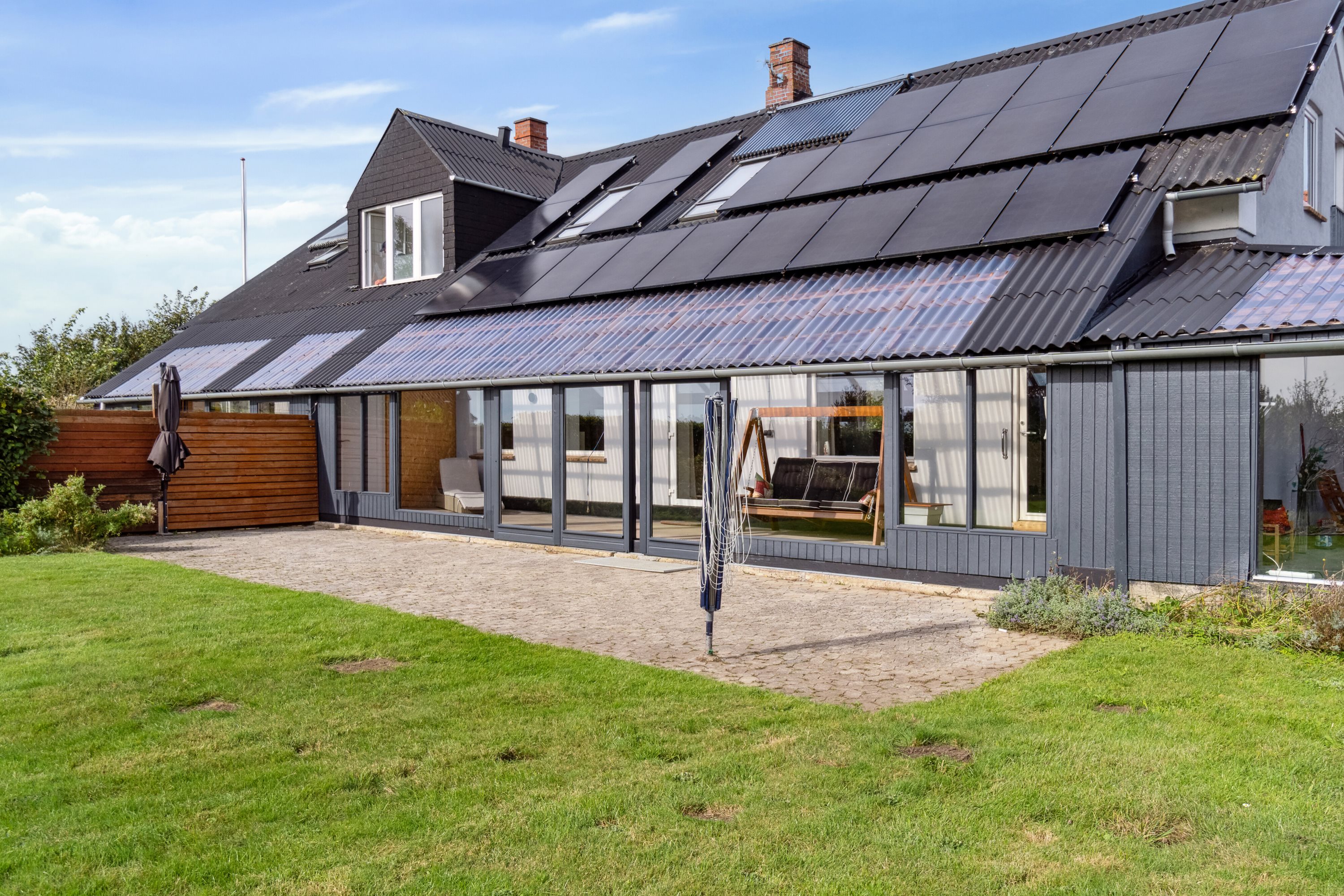 Fremhævet set fra haven billede i fuldskærmstilstand. Billede af Bakkendrupvej 8, Bakkendrup, 4281 Gørlev