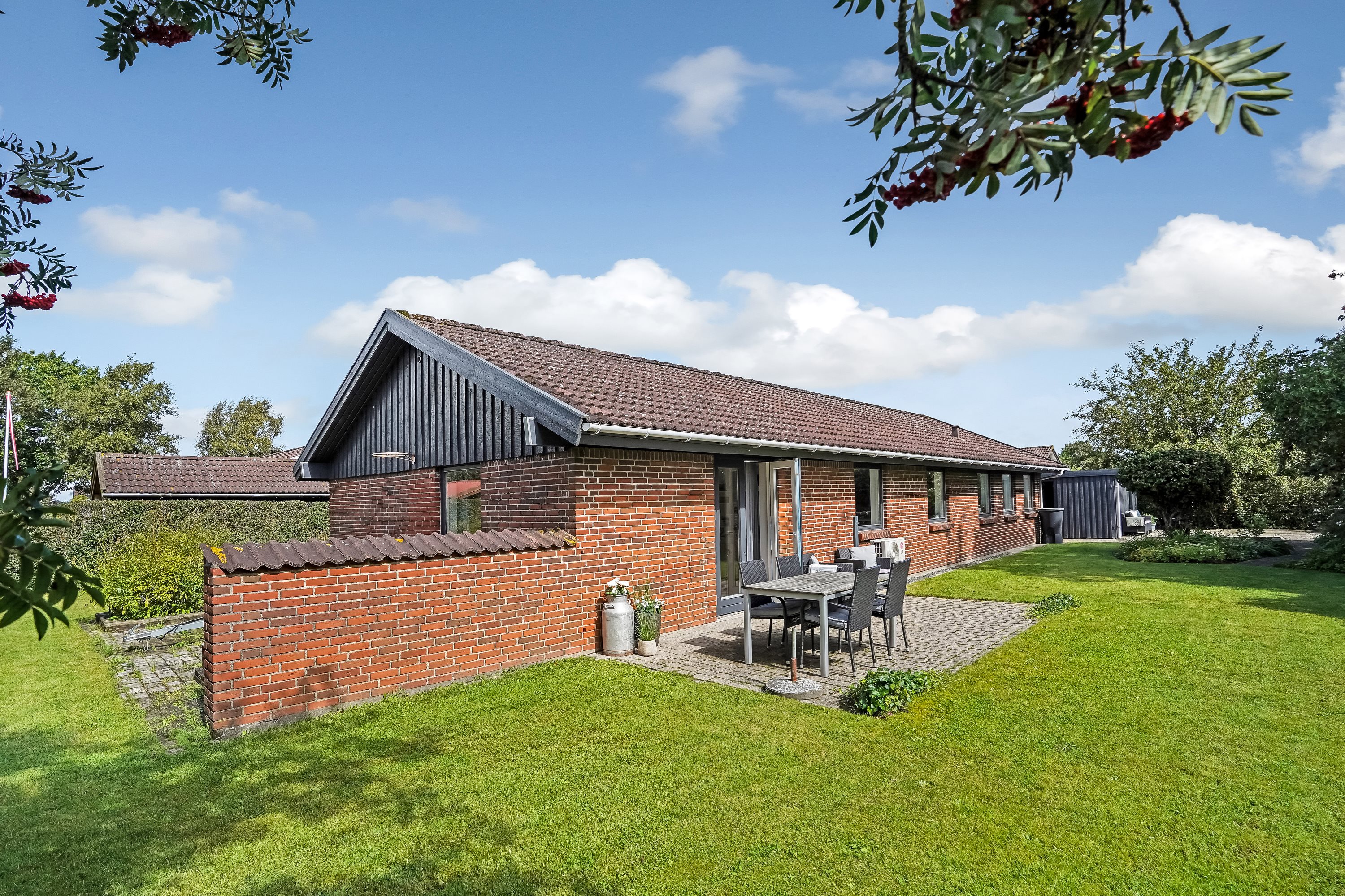 Fremhævet terrasse billede i fuldskærmstilstand. Billede af Lyøvænget 16, 5500 Middelfart