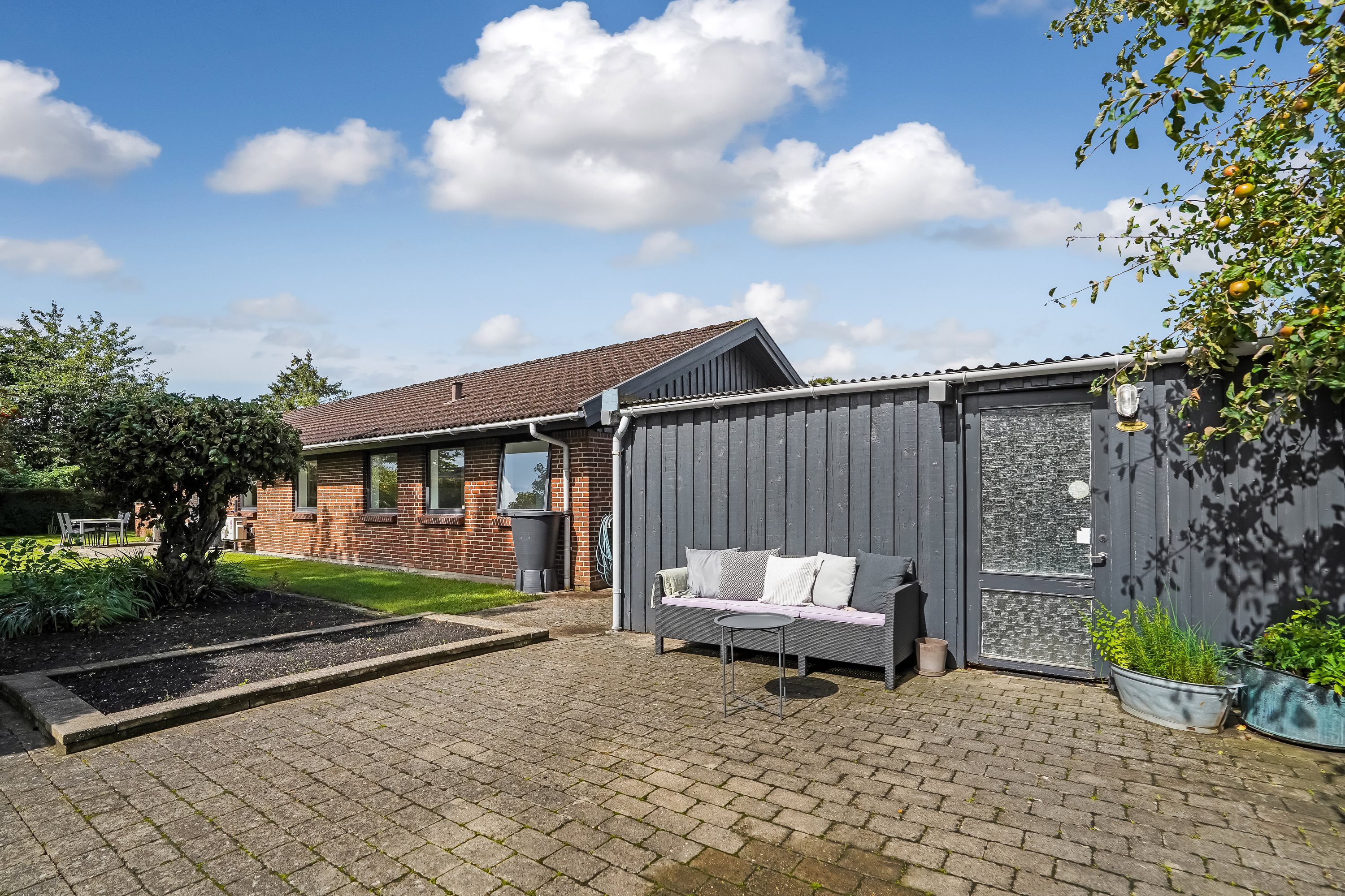 Fremhævet terrasse billede i fuldskærmstilstand. Billede af Lyøvænget 16, 5500 Middelfart