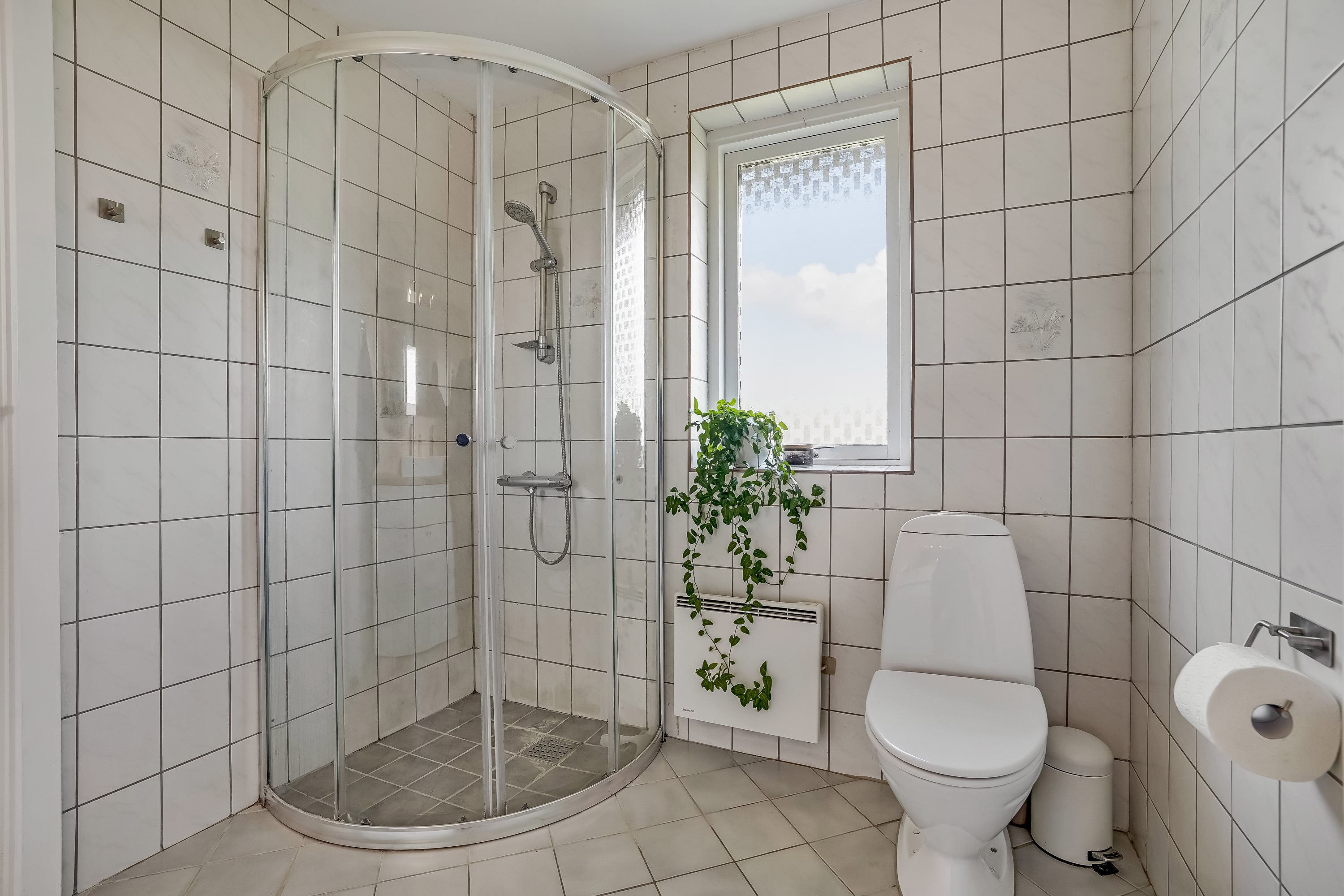 Fremhævet badeværelse billede i fuldskærmstilstand. Billede af Lyøvænget 16, 5500 Middelfart