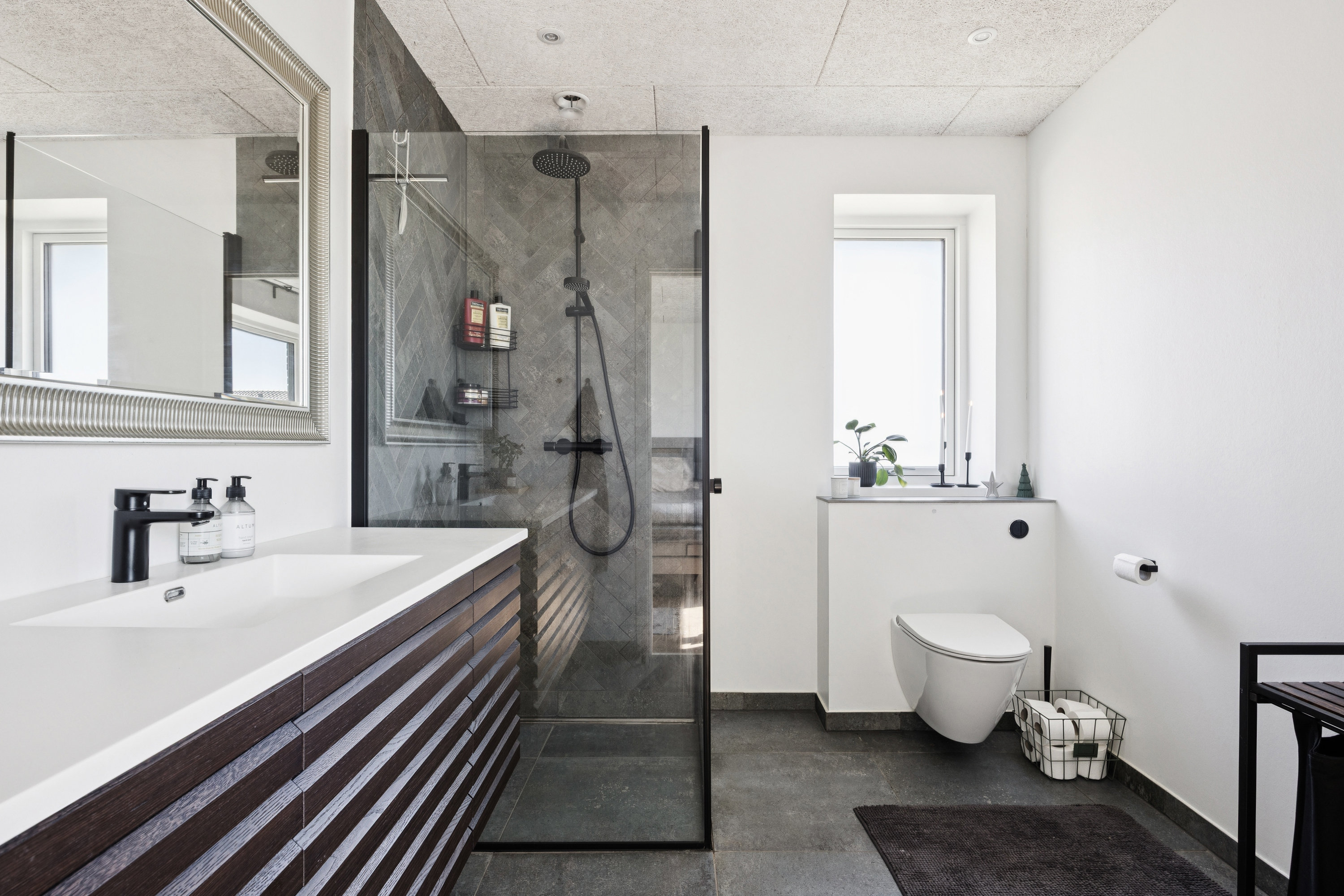 Fremhævet badeværelse billede i fuldskærmstilstand. Billede af Marens Minde Vej 32, Strøby Egede, 4600 Køge