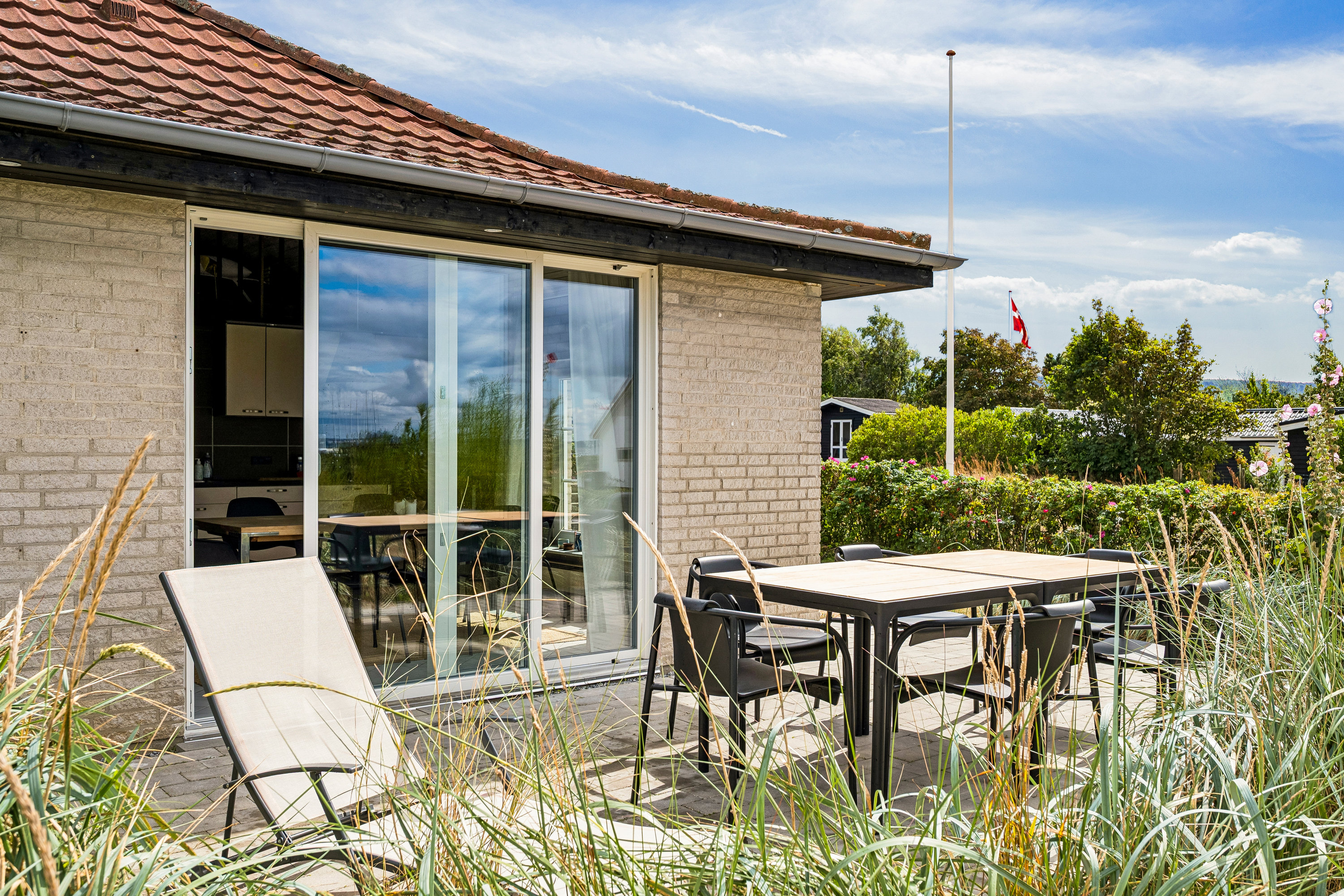 Fremhævet terrasse billede i fuldskærmstilstand. Billede af Vestre Strandvej 35, Skødshoved Strand, 8420 Knebel